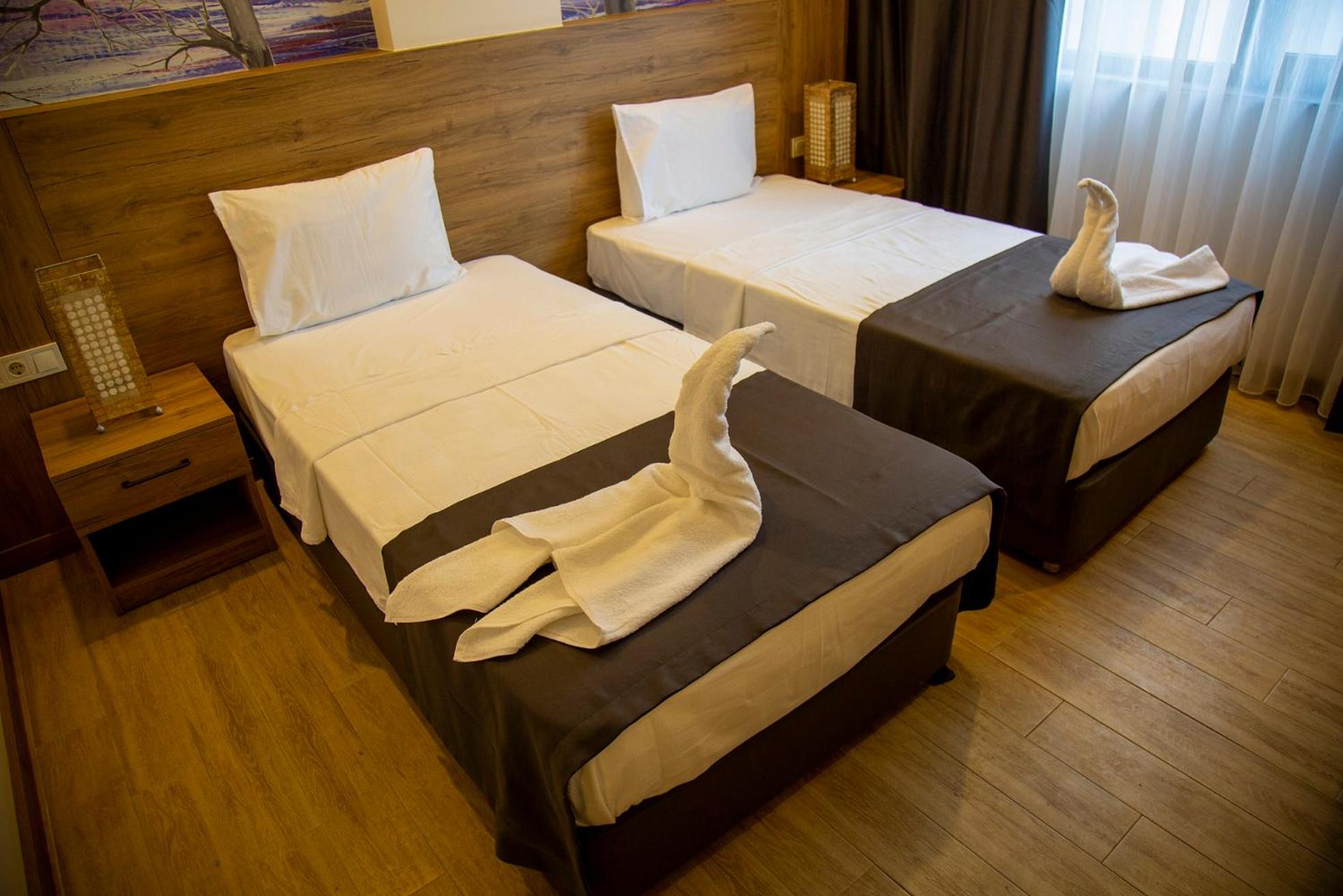 Golden World Suite Hotel - Image 21