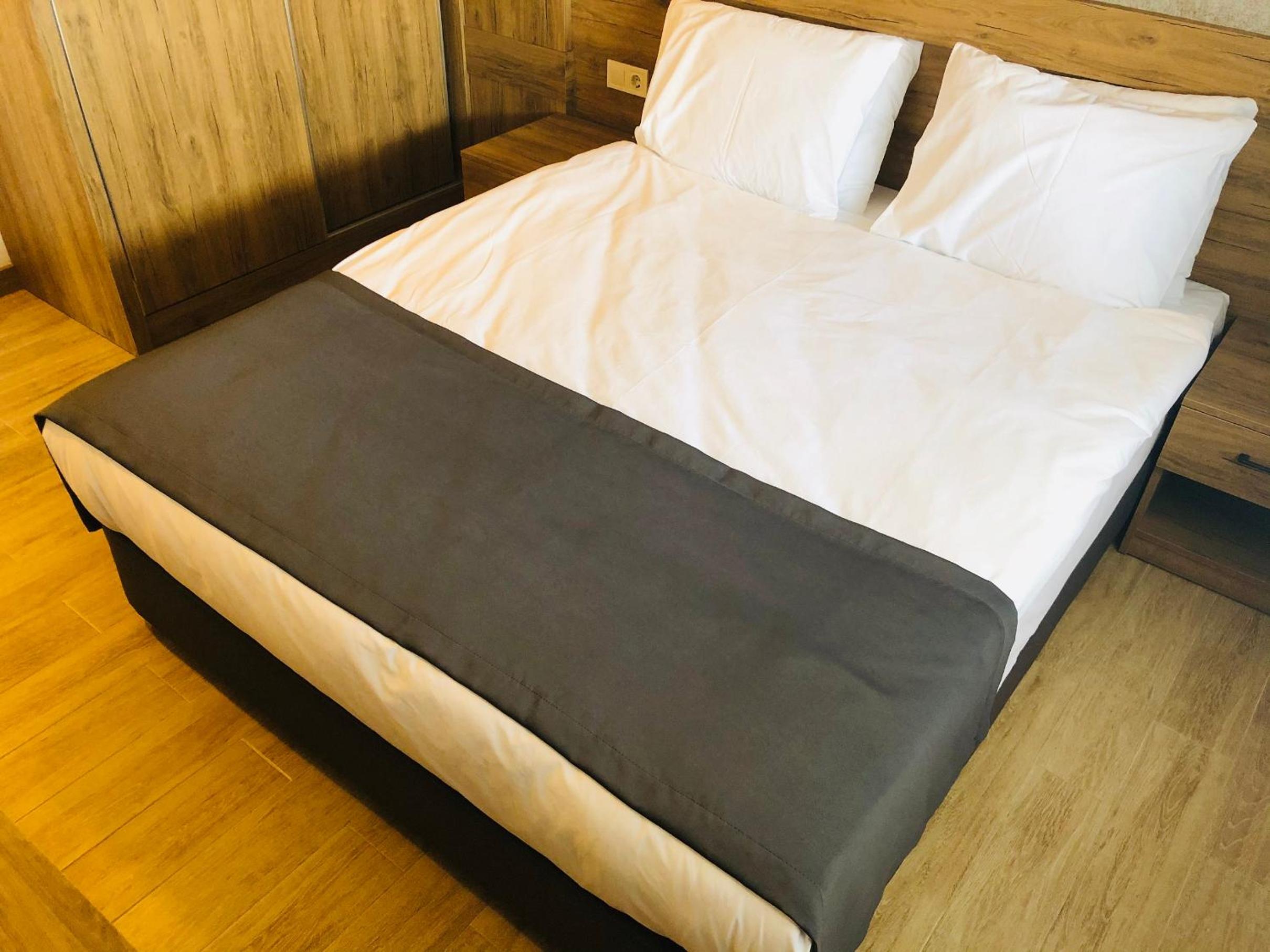 Golden World Suite Hotel - Image 33