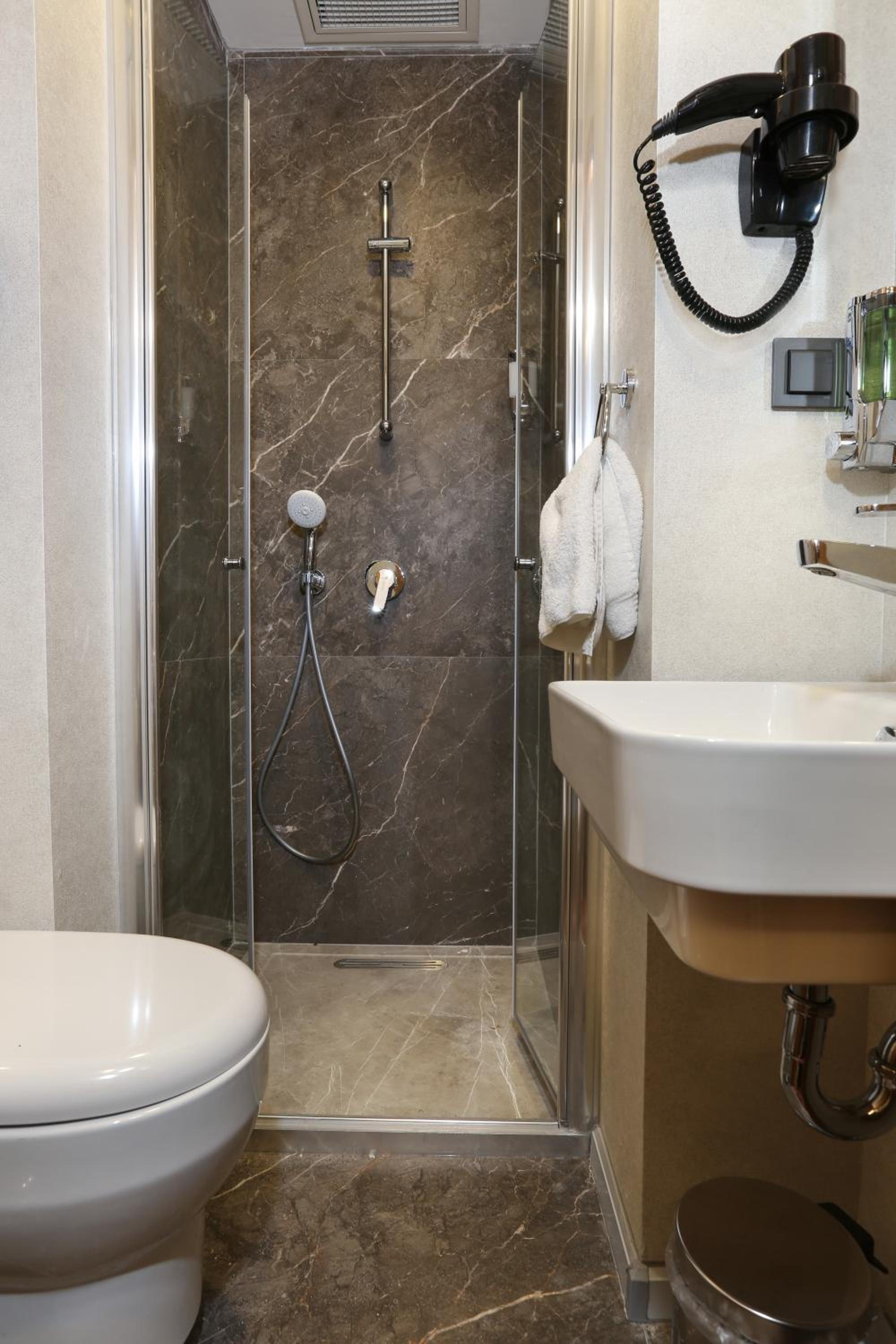 Discovery Otel - Image 5