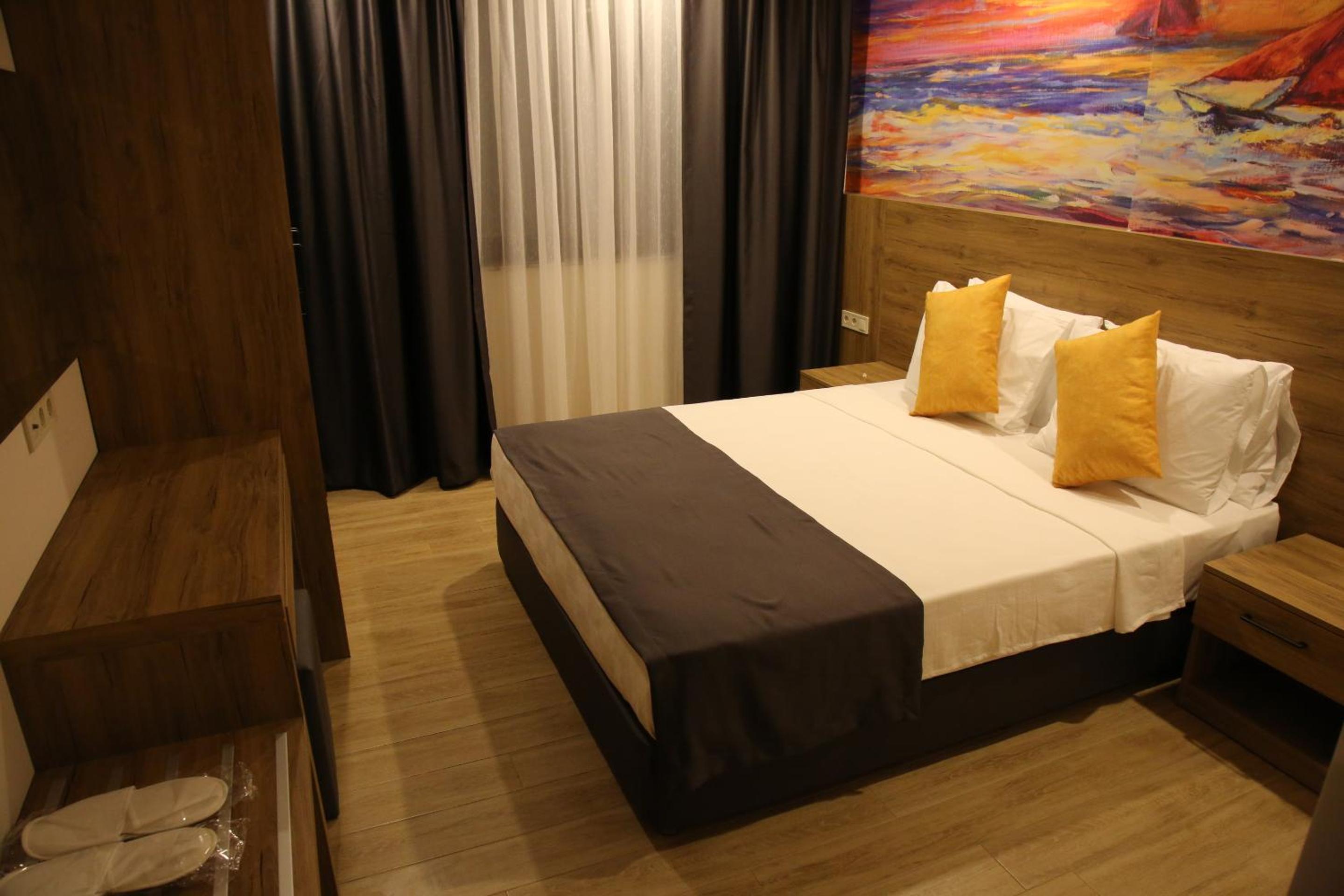 Golden World Suite Hotel - Image 13