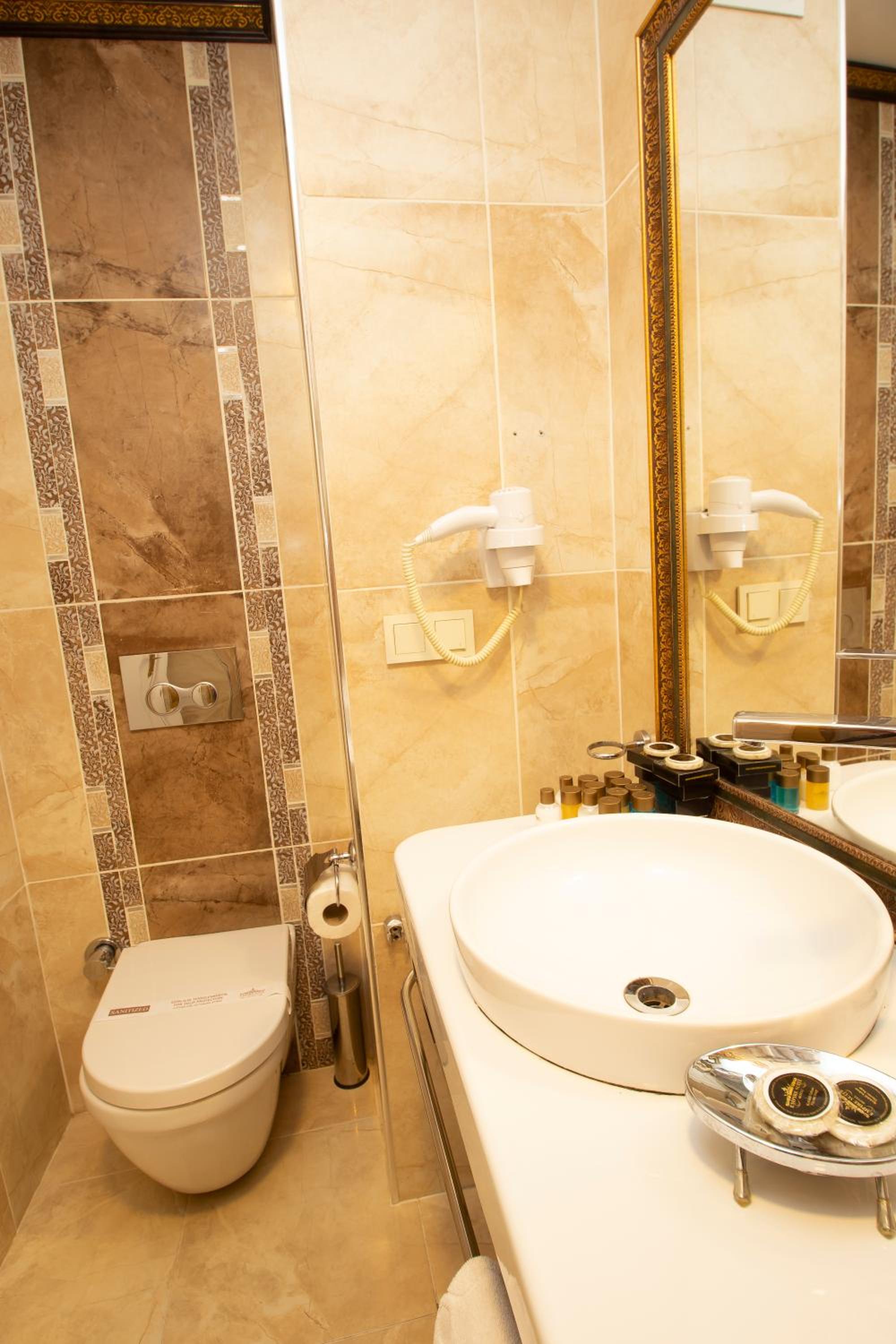 Empire Suite Hotel - Image 83