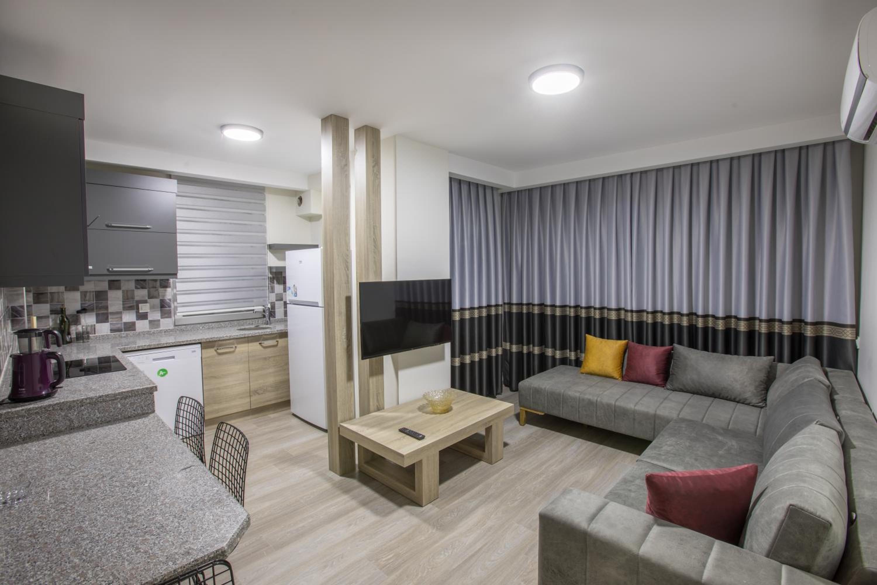 Elanis Suites - Image 10