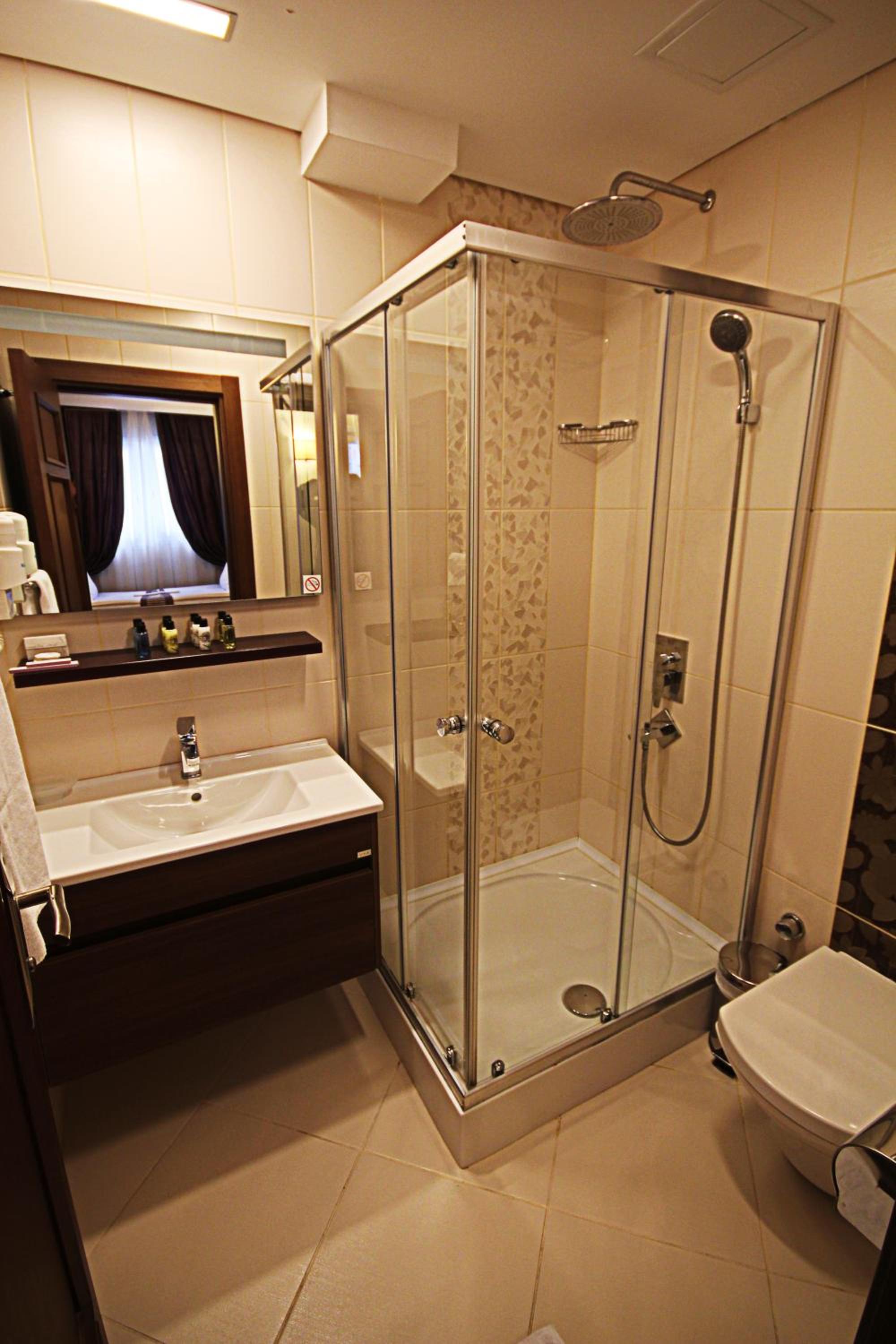 Aristocrat Hotel - Image 38