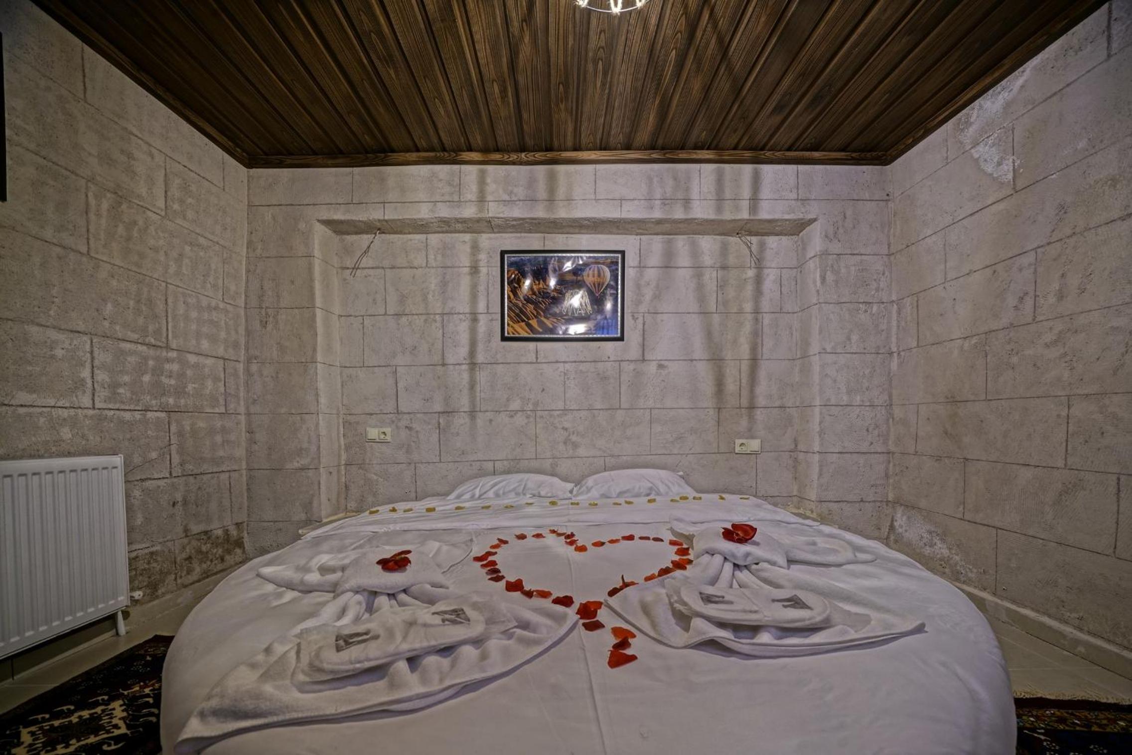 Epoch Stone House - Image 33