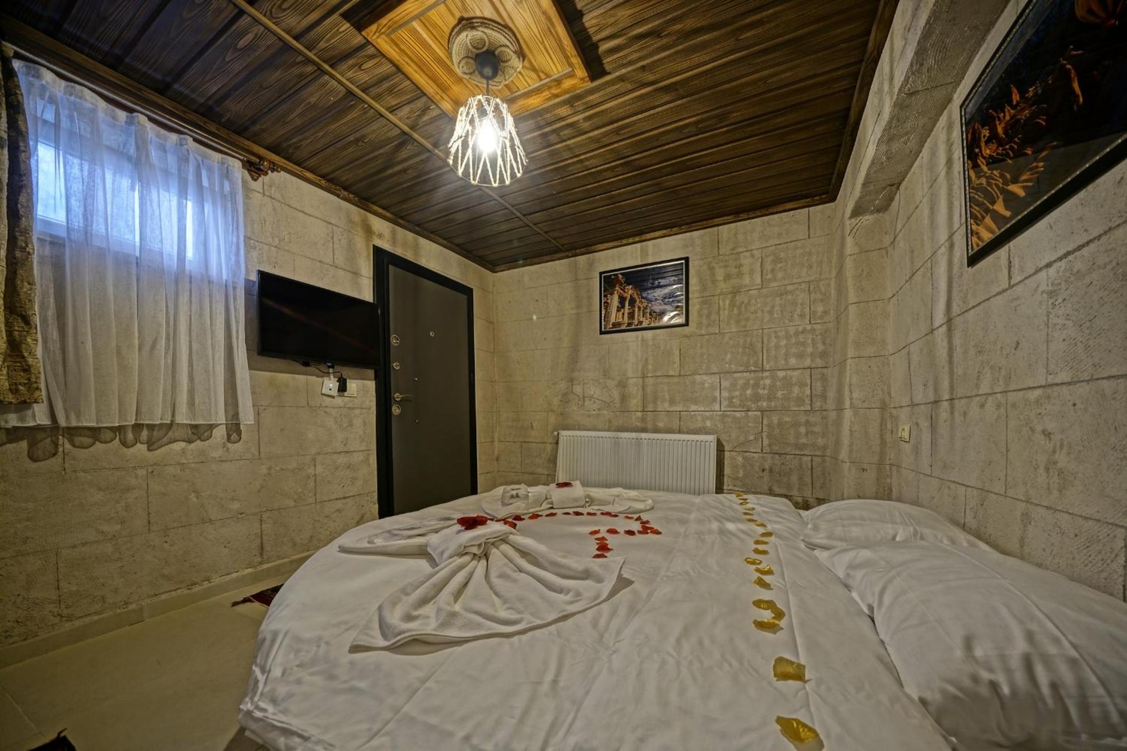 Epoch Stone House - Image 34