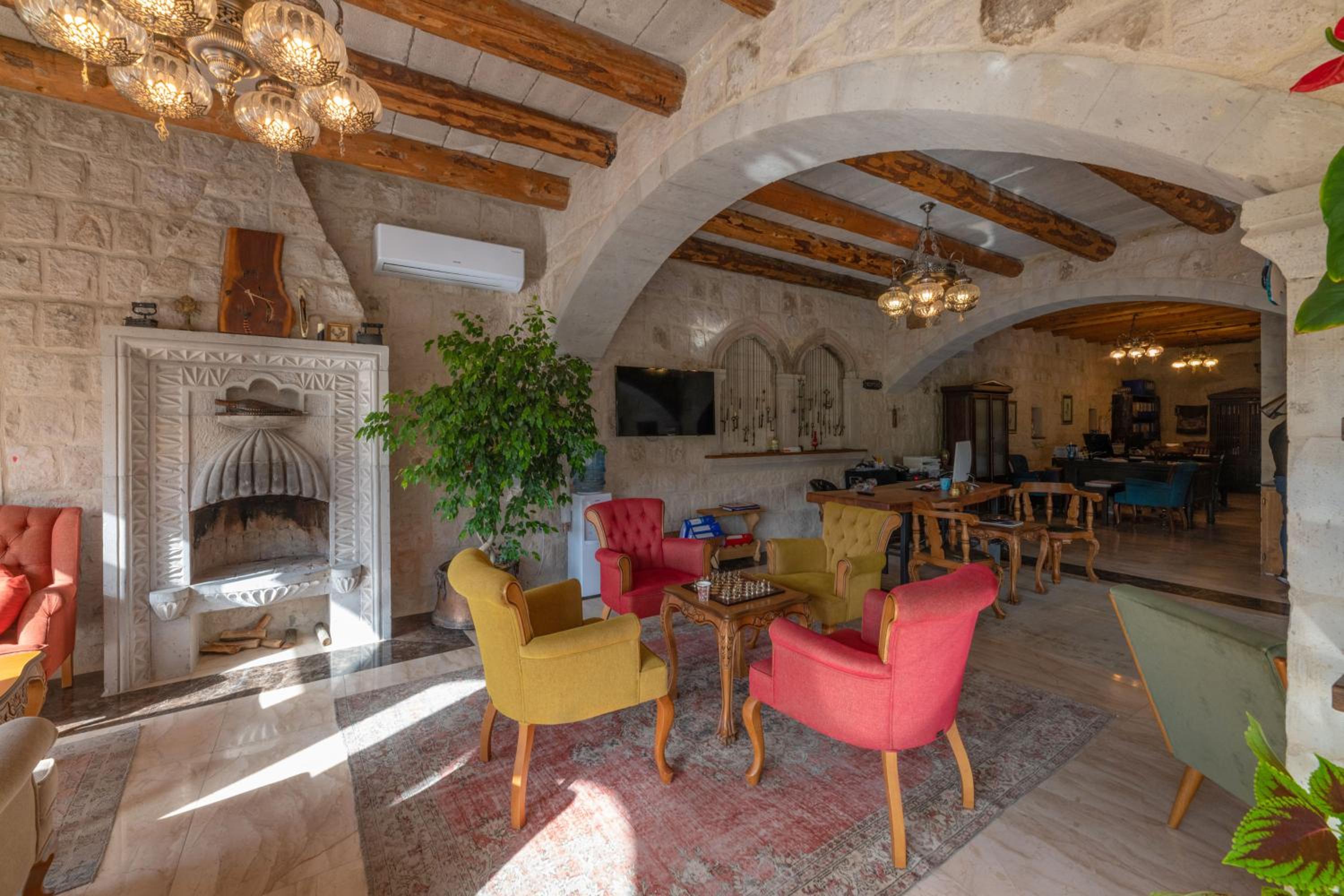 Hera Cave Suites - Image 135