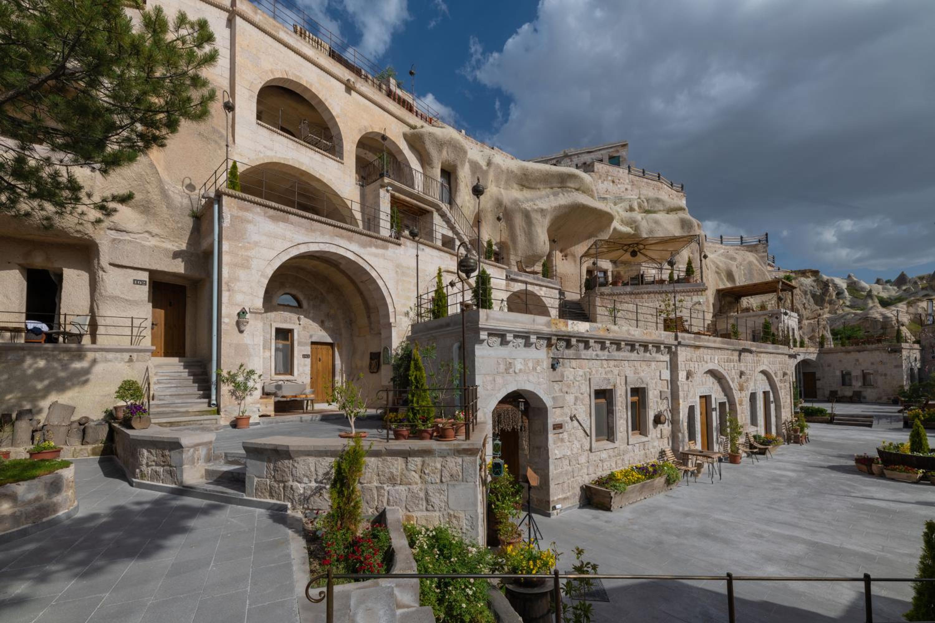 Hera Cave Suites - Image 132