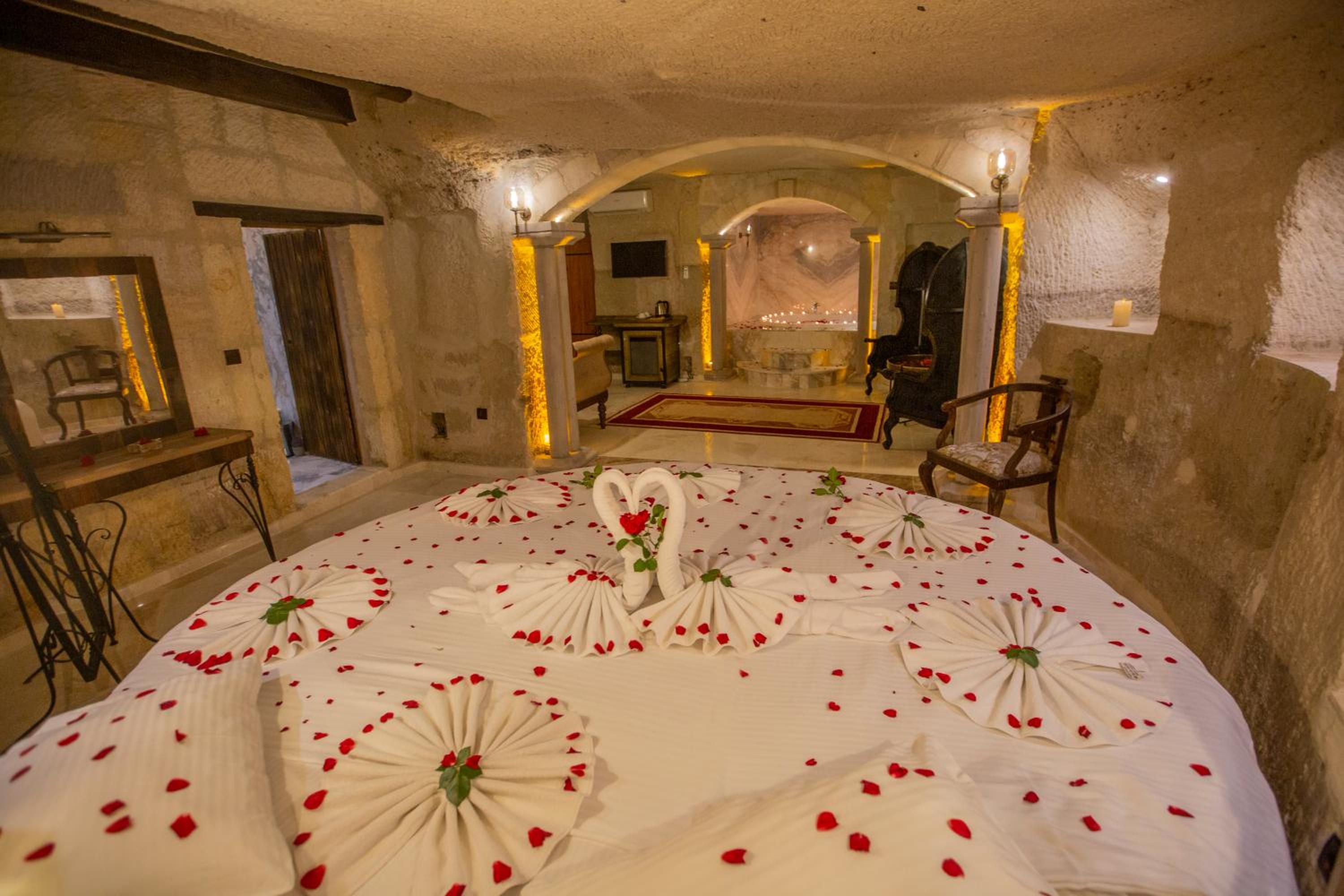 Divan Cave House - Image 39