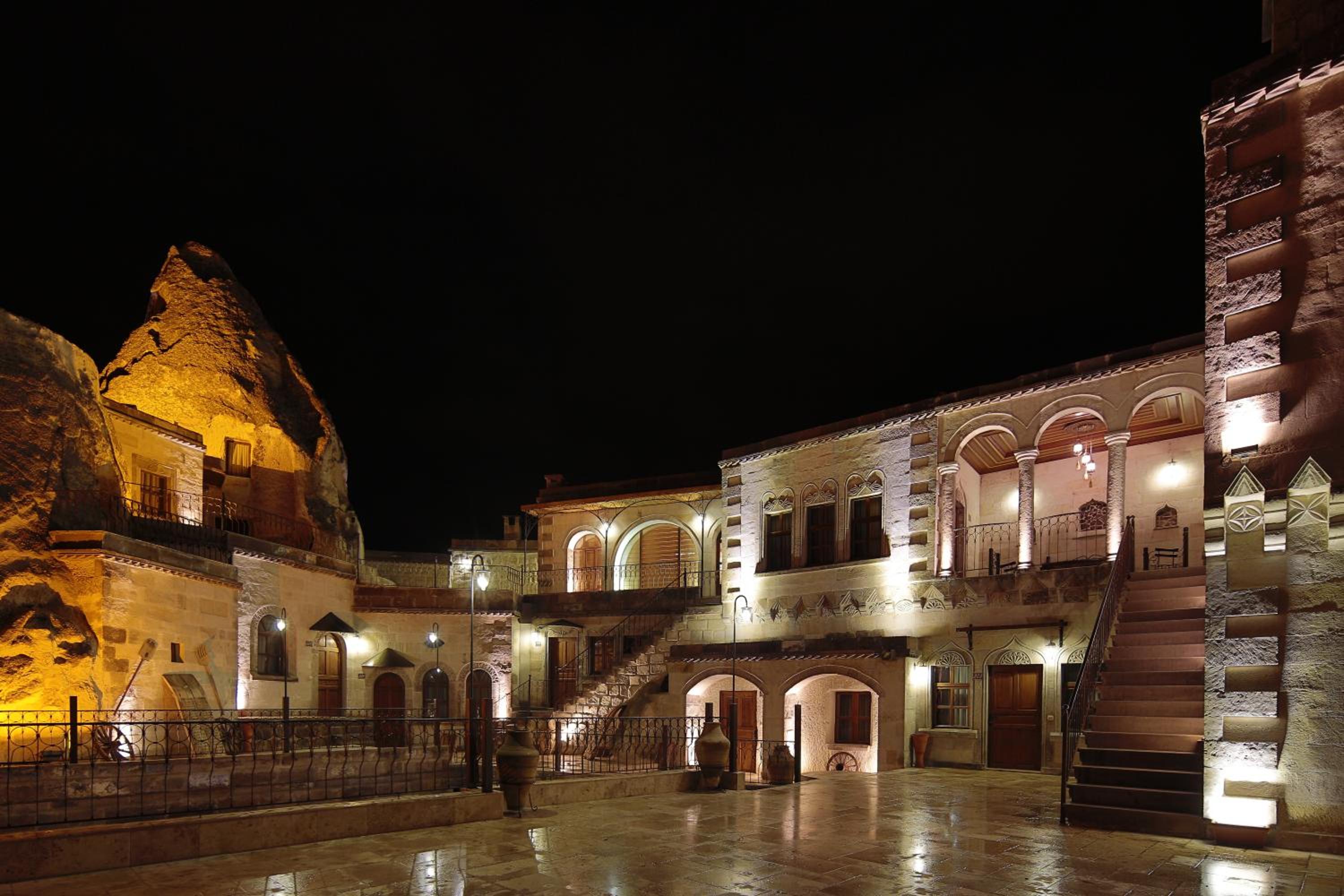 Harman Cave Hotel - Image 16