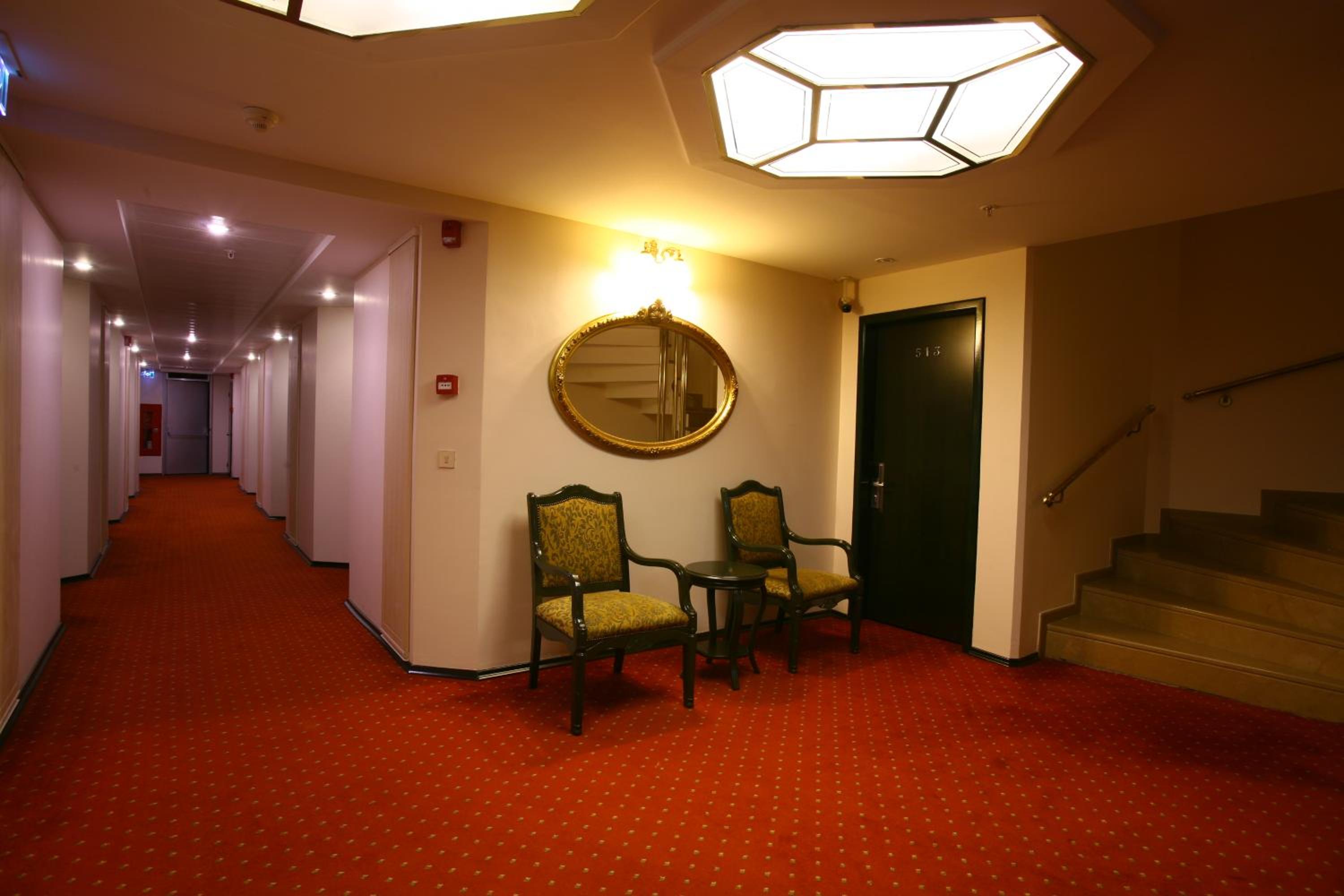 Istanbul Royal Hotel - Image 11