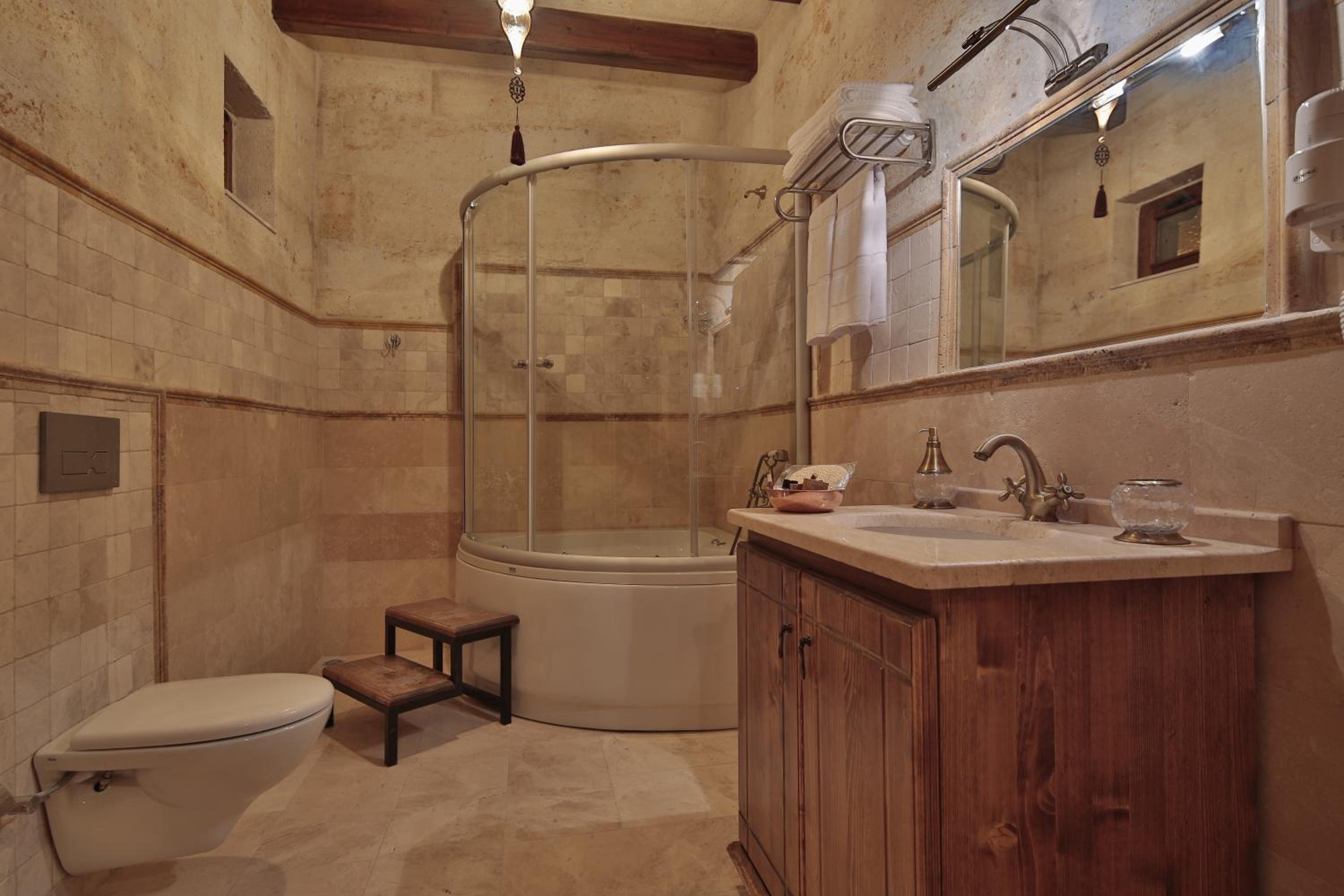 Harman Cave Hotel - Image 60