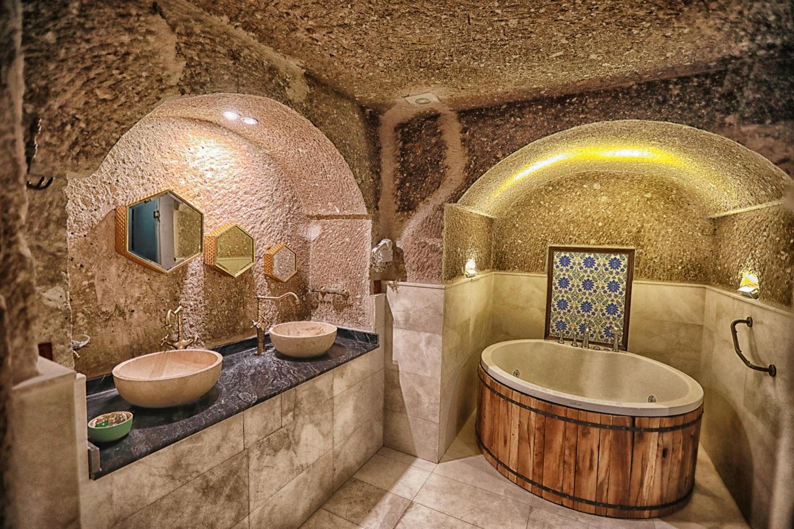 Traveller's Cave Hotel - Image 141