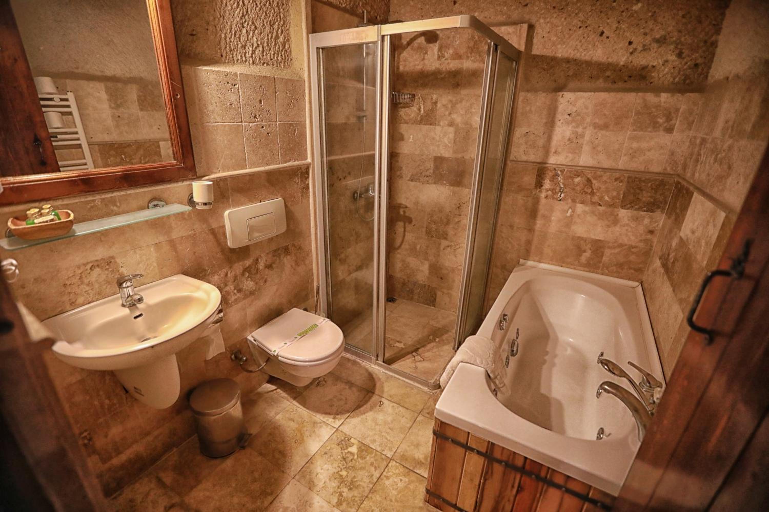 Traveller's Cave Hotel - Image 115