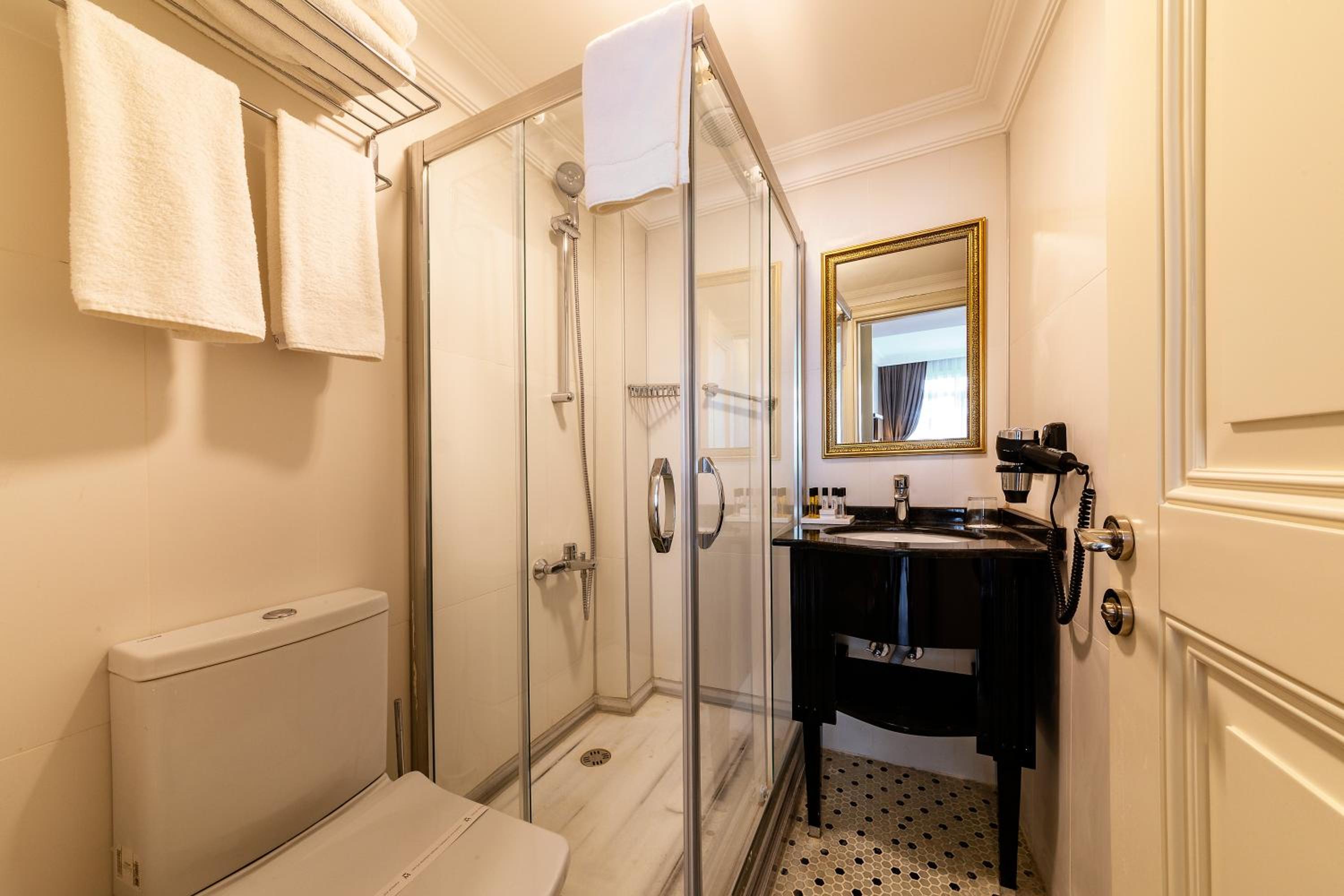 Meroddi La Porta Otel - Image 19