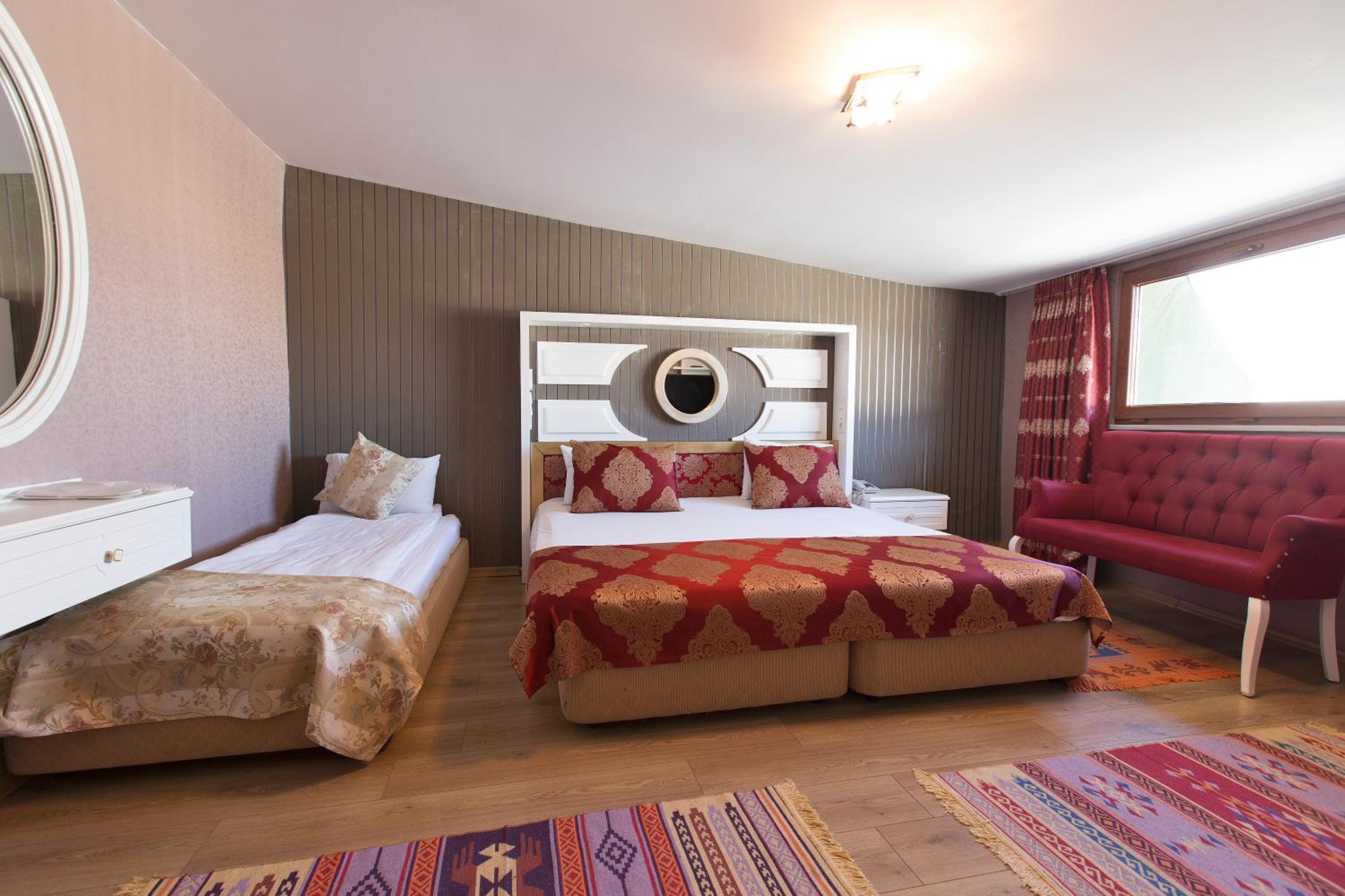 Hotel Queens Land - Image 11