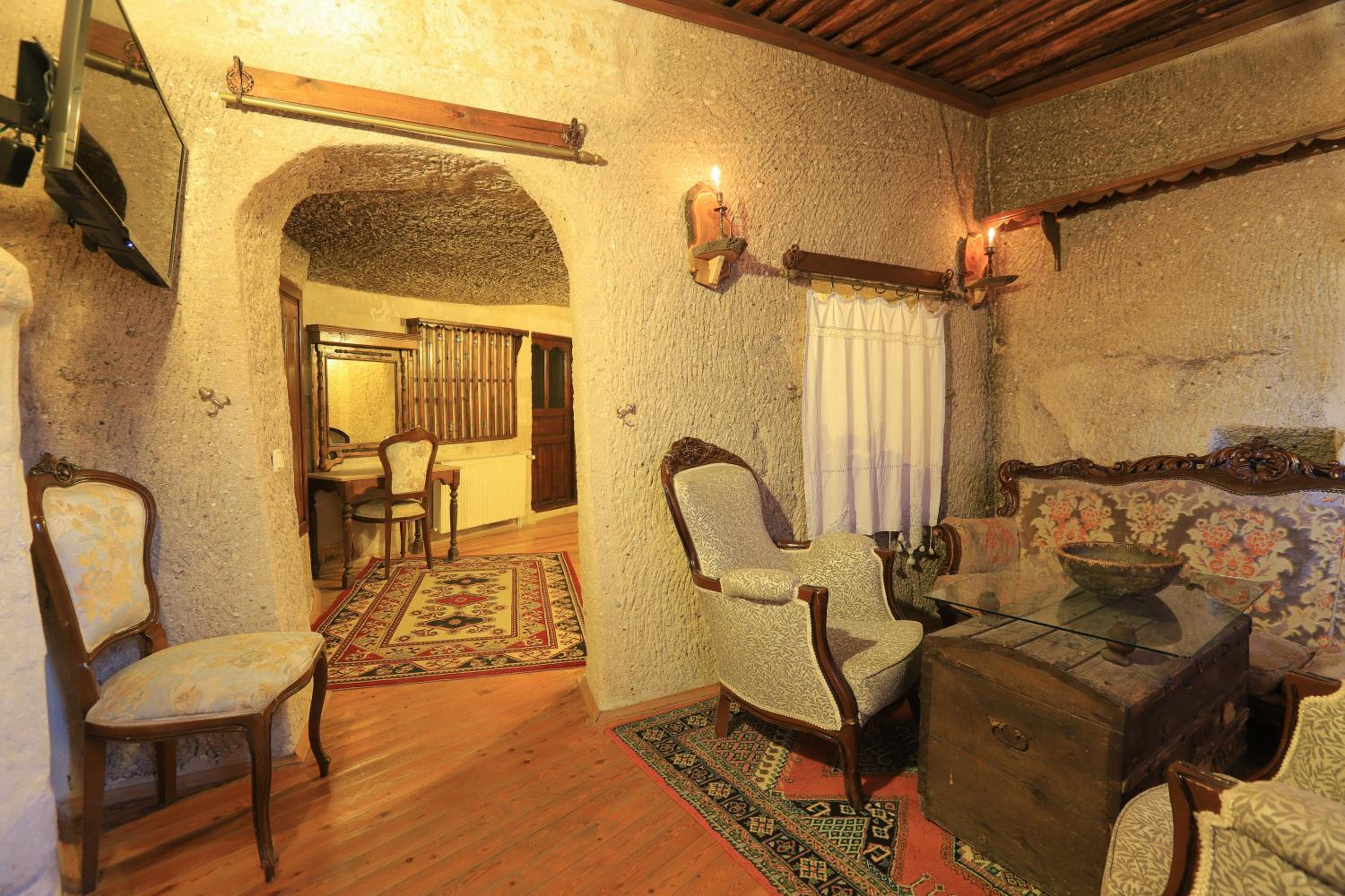 Antique Terrace Cave Suites - Image 9