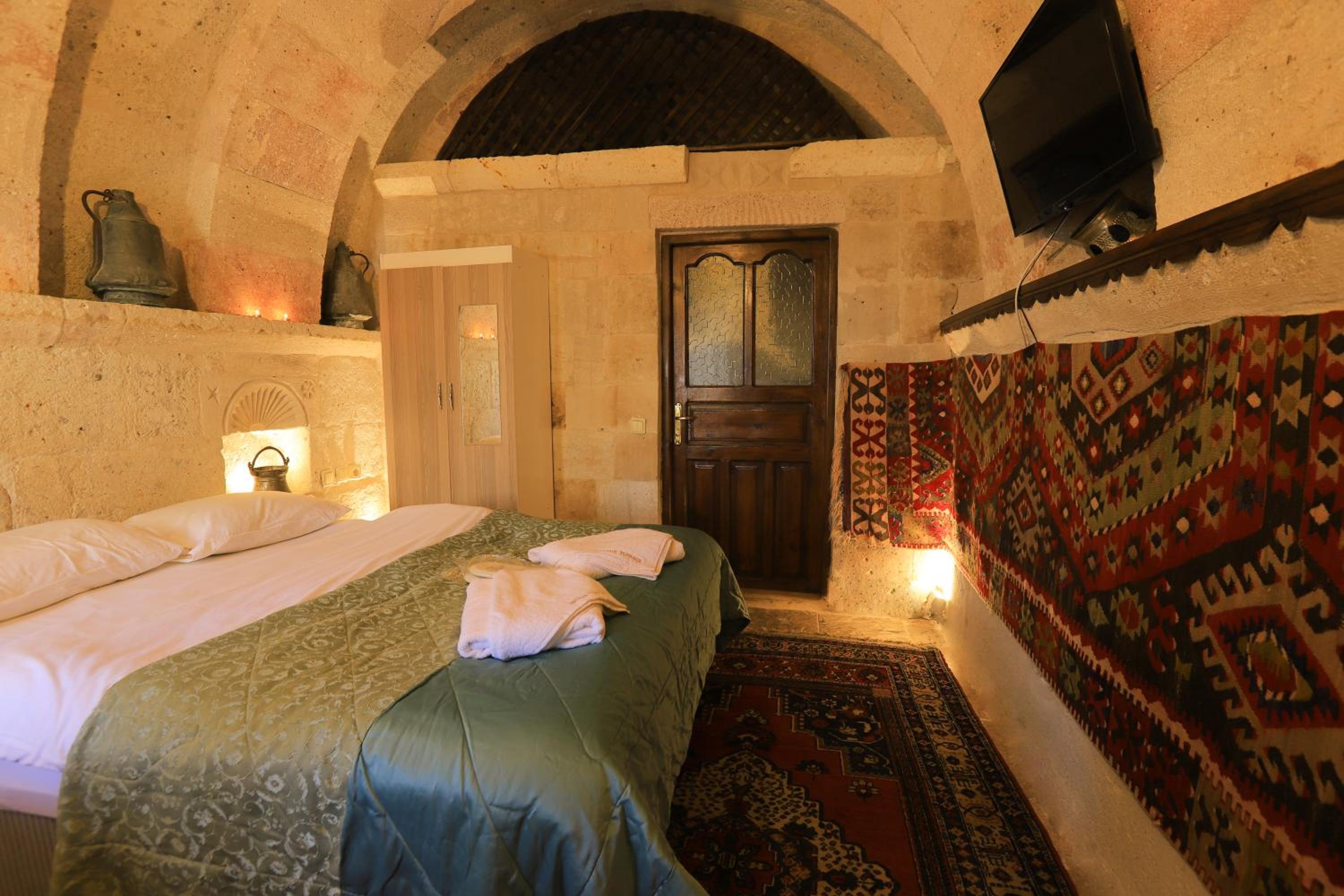 Antique Terrace Cave Suites - Image 14