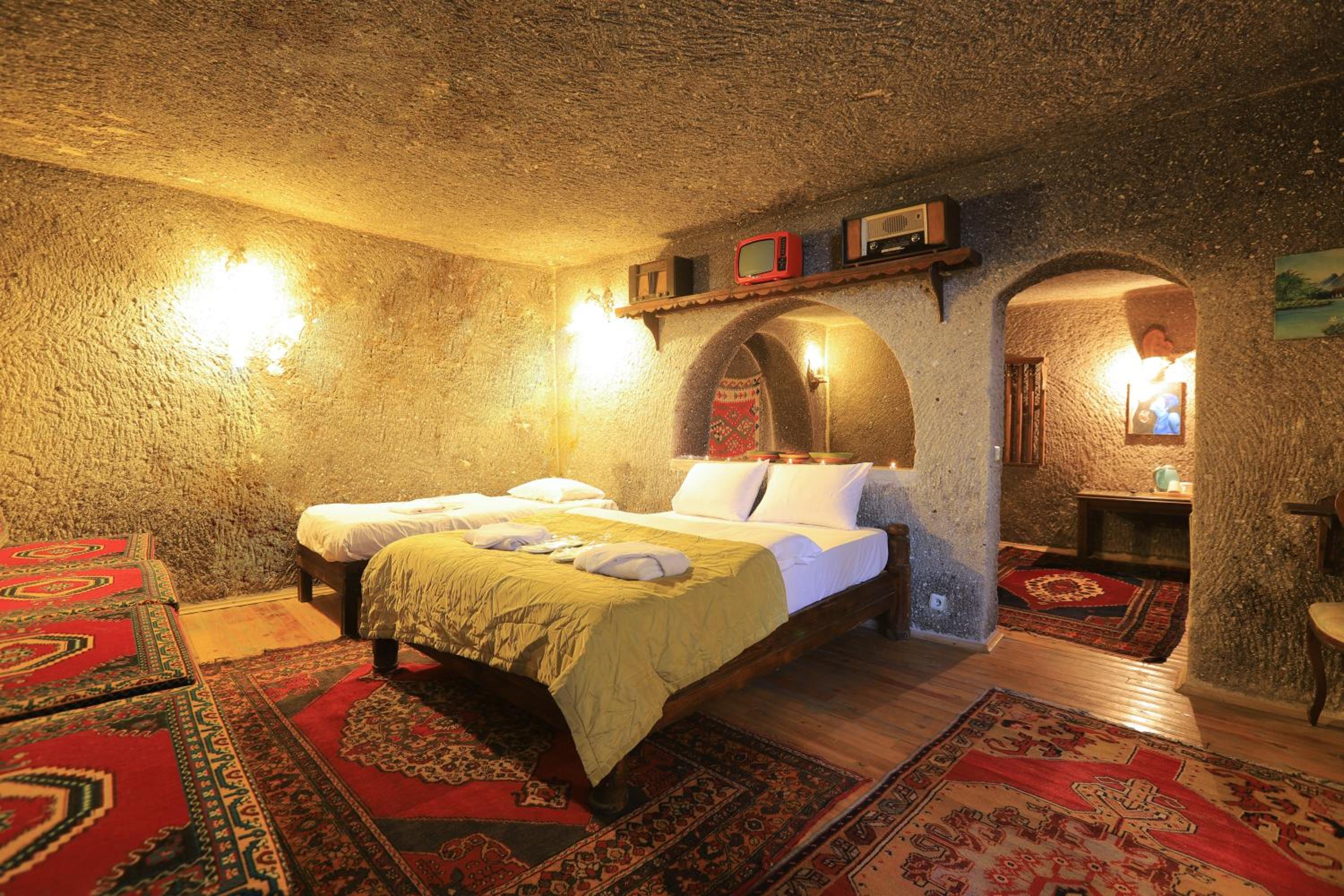 Antique Terrace Cave Suites - Image 11