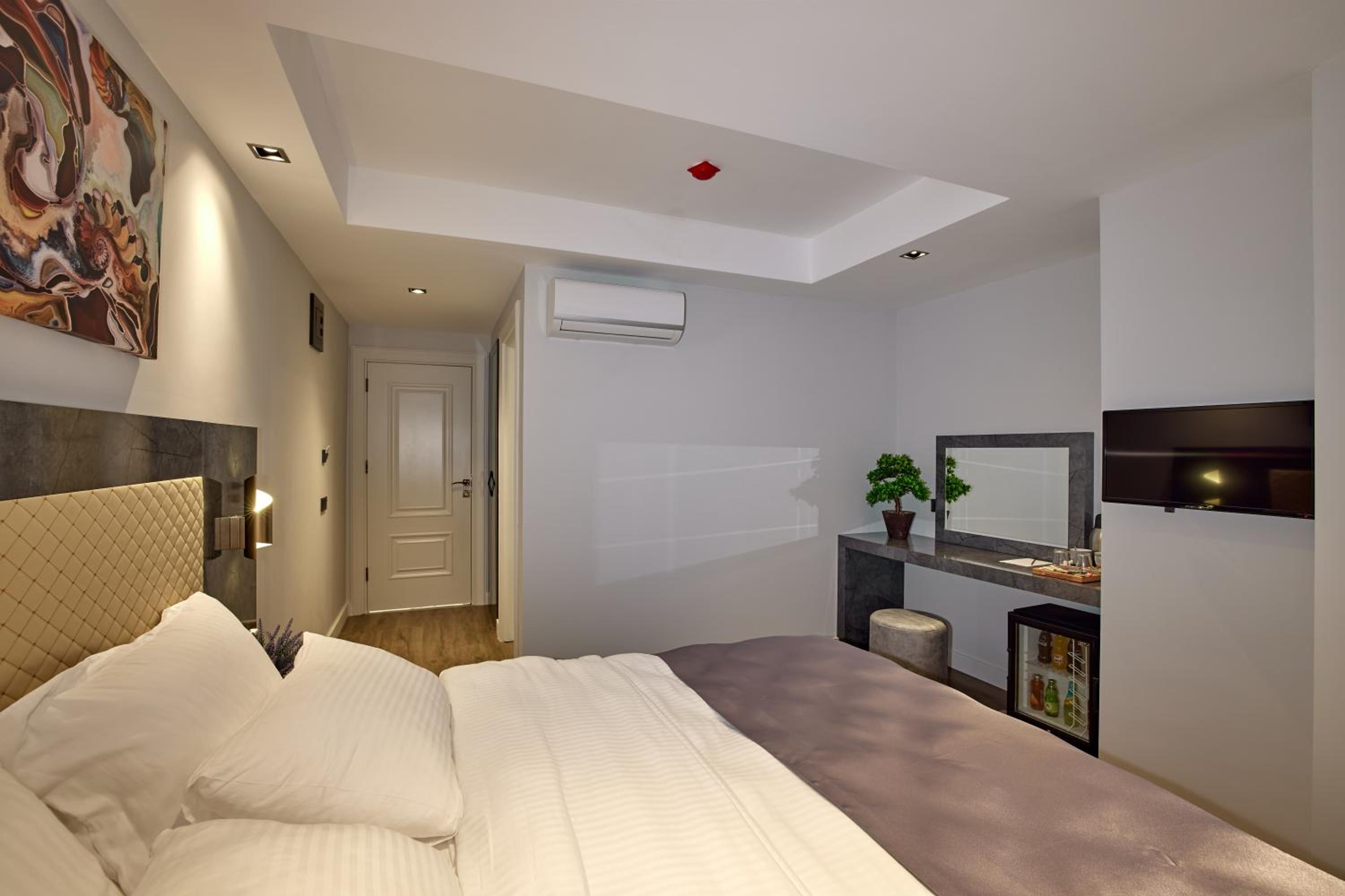 The Bold Otel - Image 9