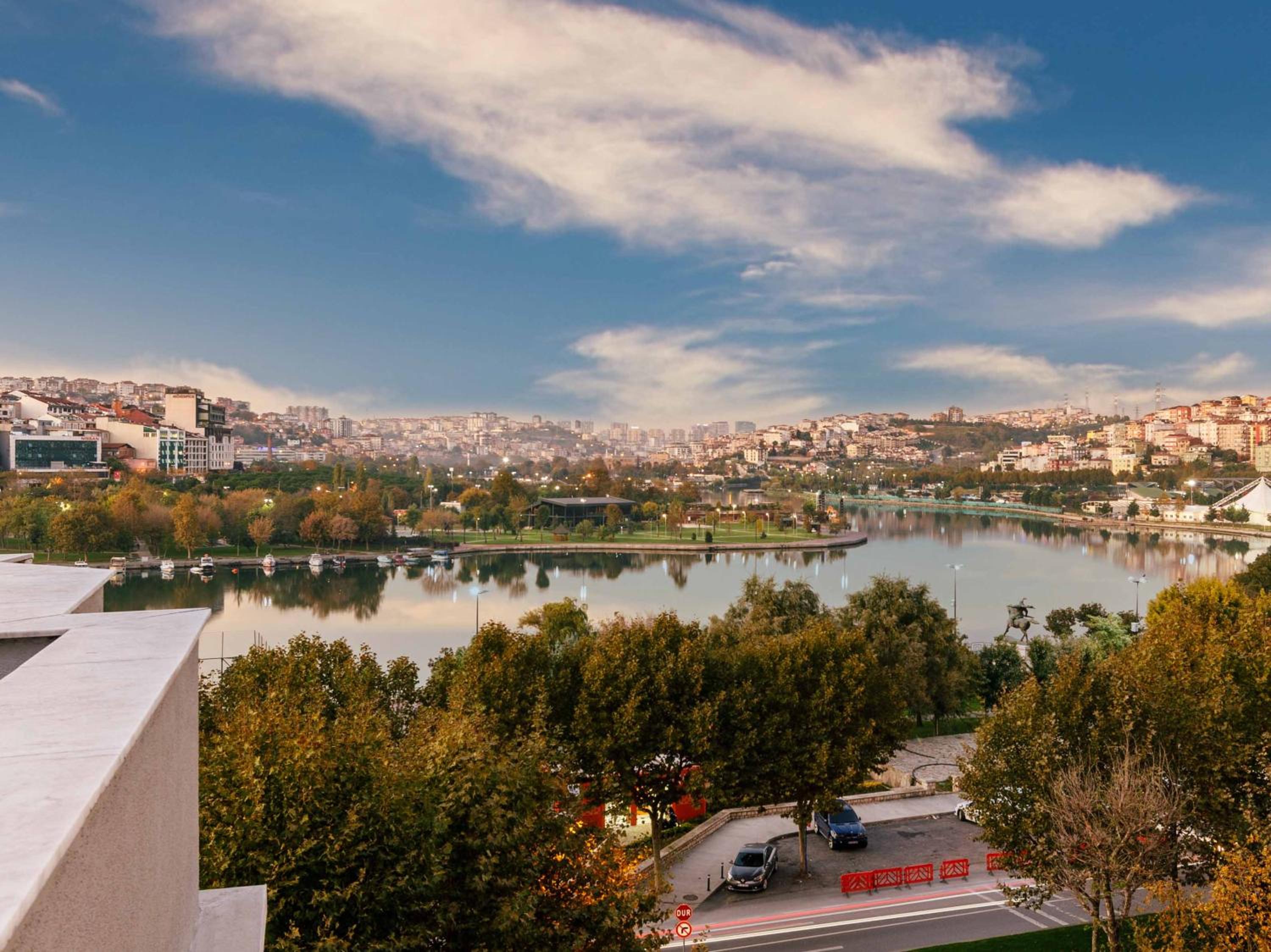 Ramada by Wyndham İstanbul Golden Horn - Image 40