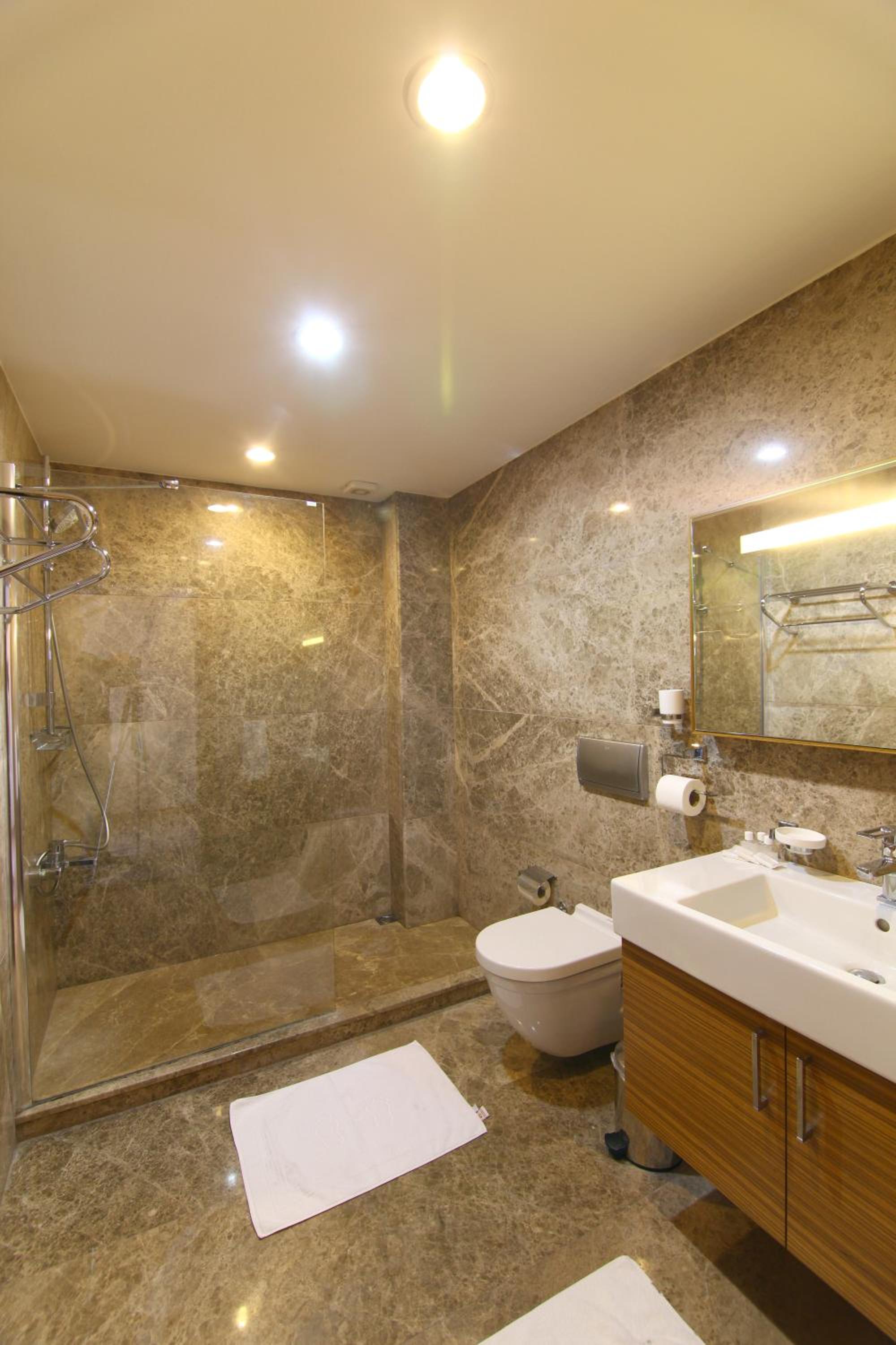 Monaco Otel - Image 5