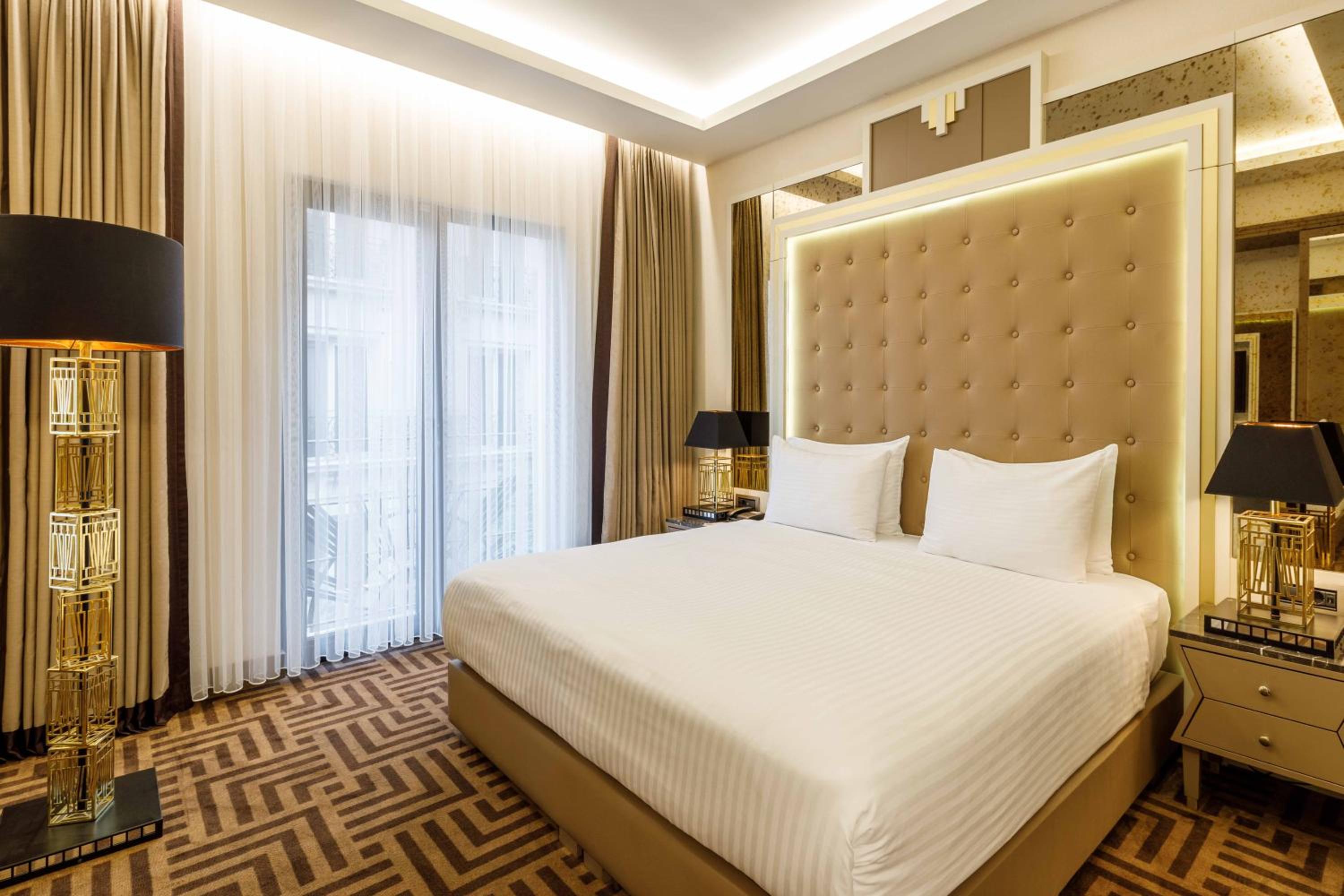 Ramada by Wyndham İstanbul Golden Horn - Image 22