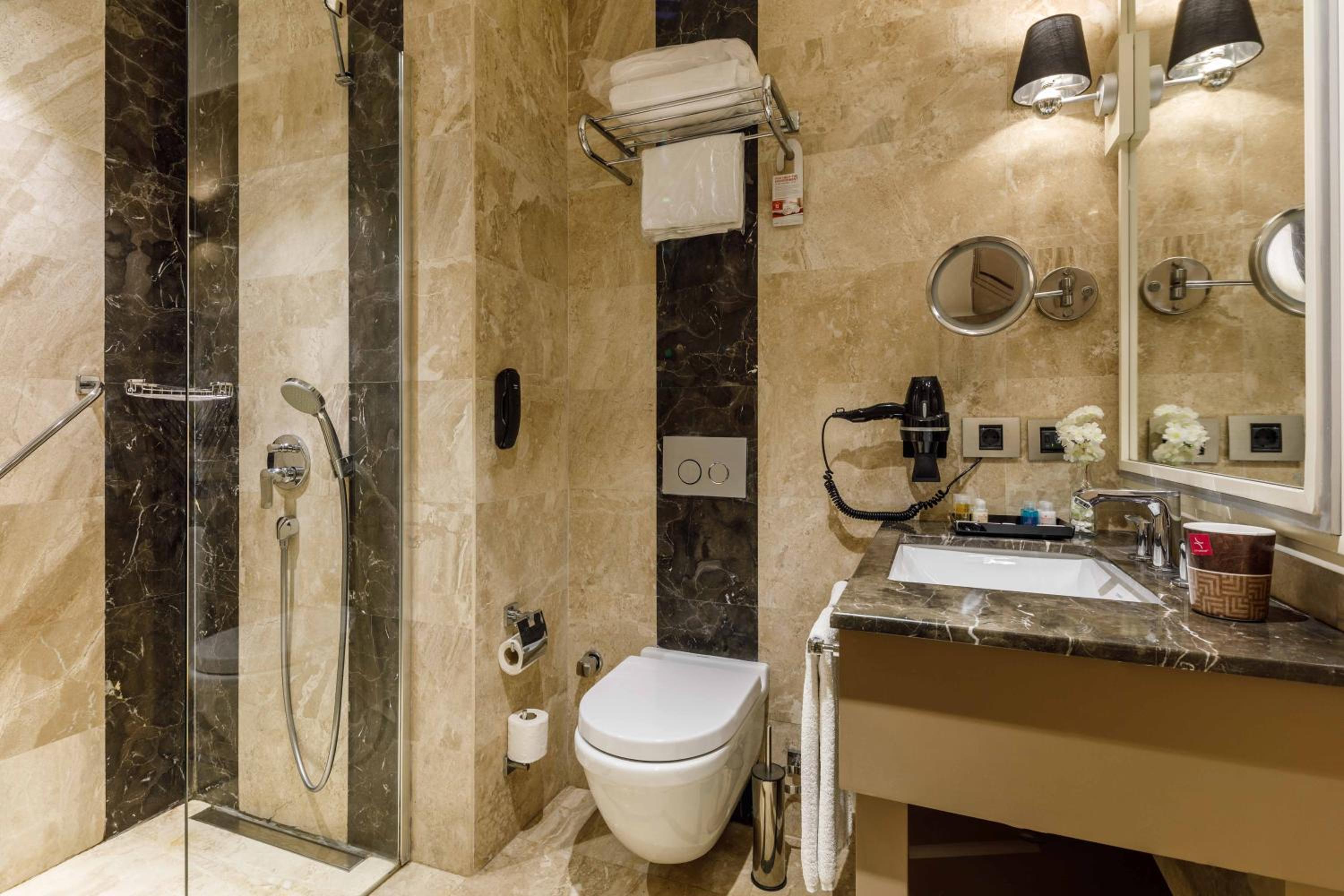 Ramada by Wyndham İstanbul Golden Horn - Image 37