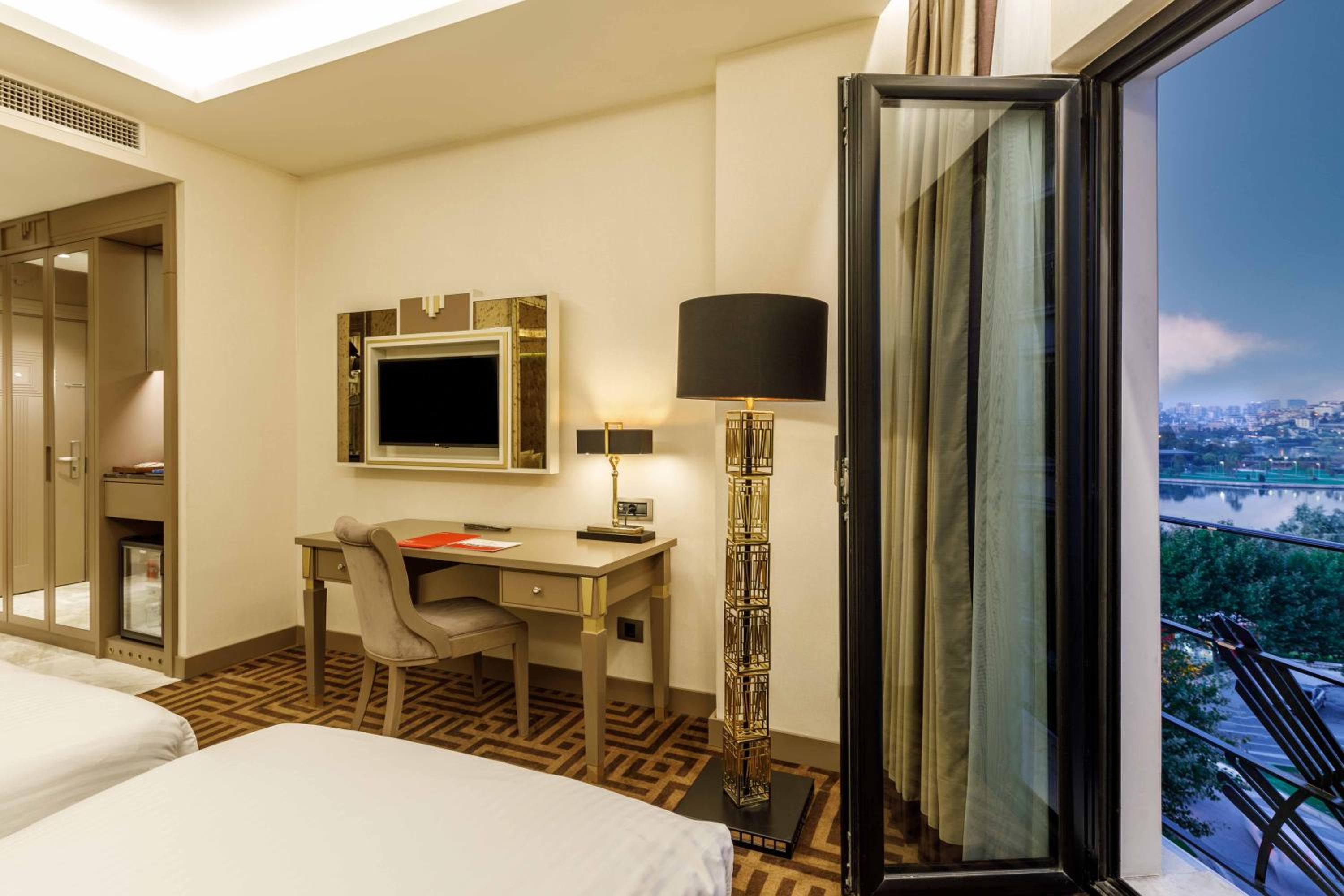 Ramada by Wyndham İstanbul Golden Horn - Image 29