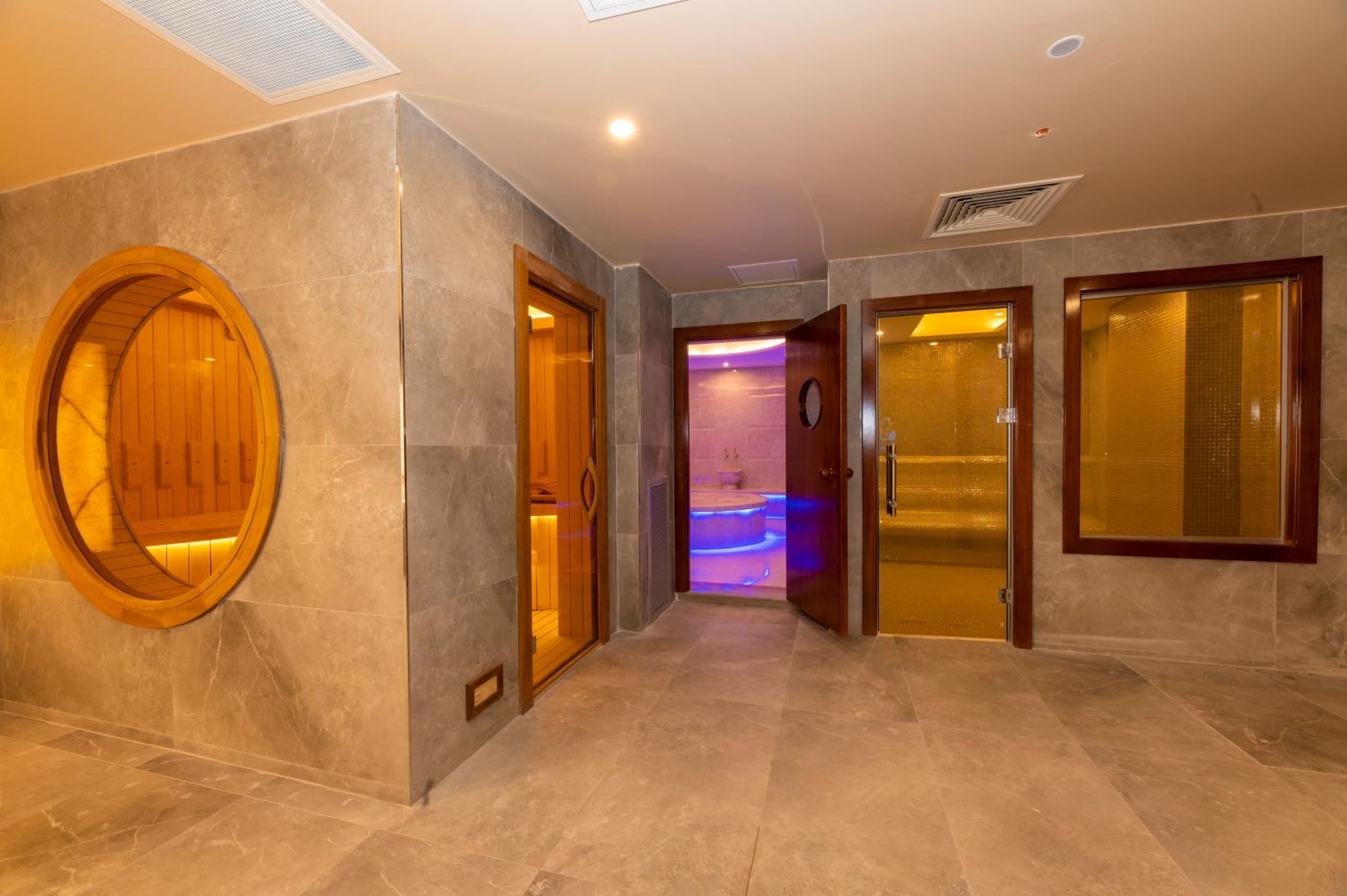 Ramada By Wyndham Istanbul Pera Taksim - Image 34