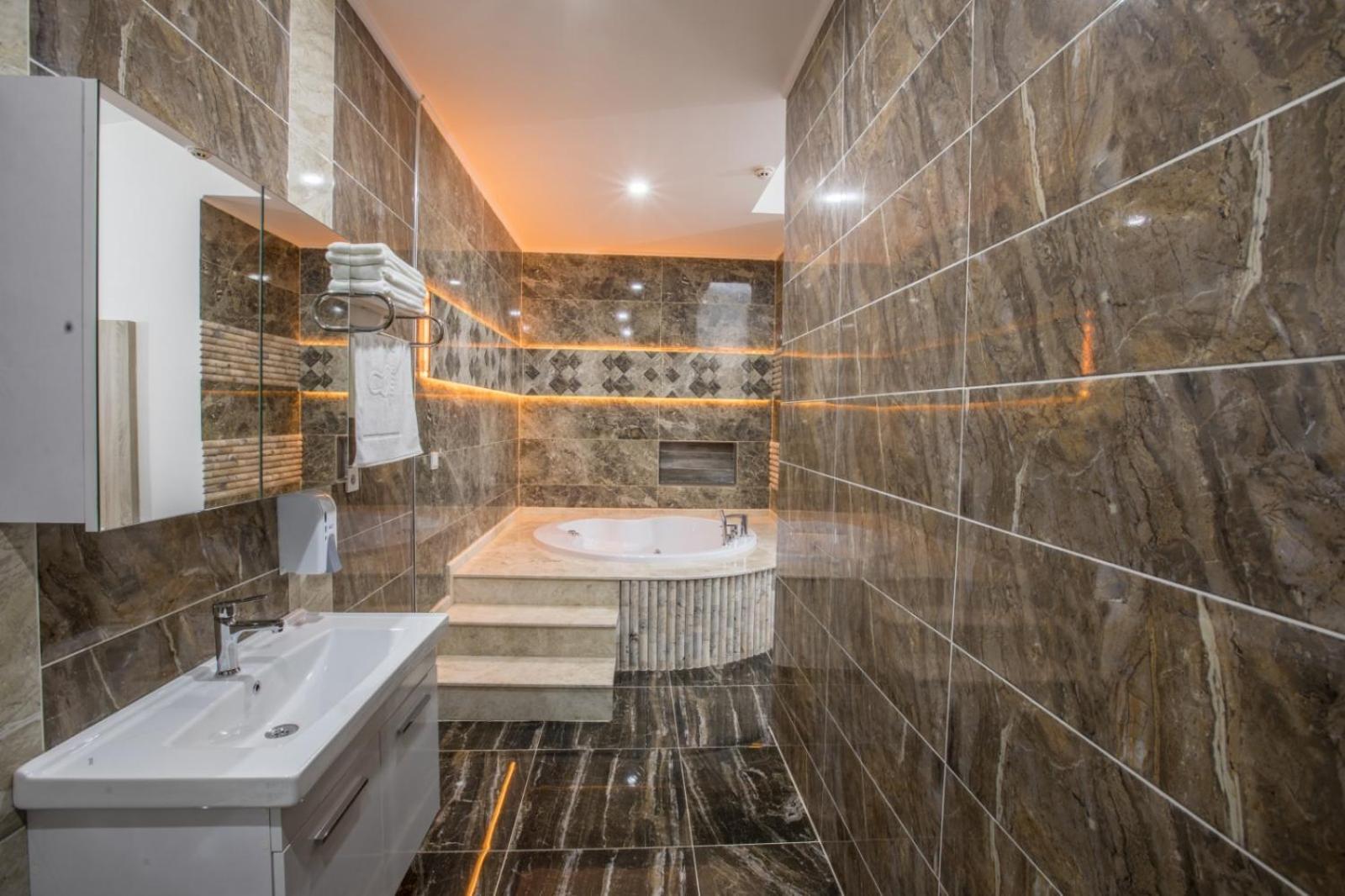 Elanis Suites - Image 29