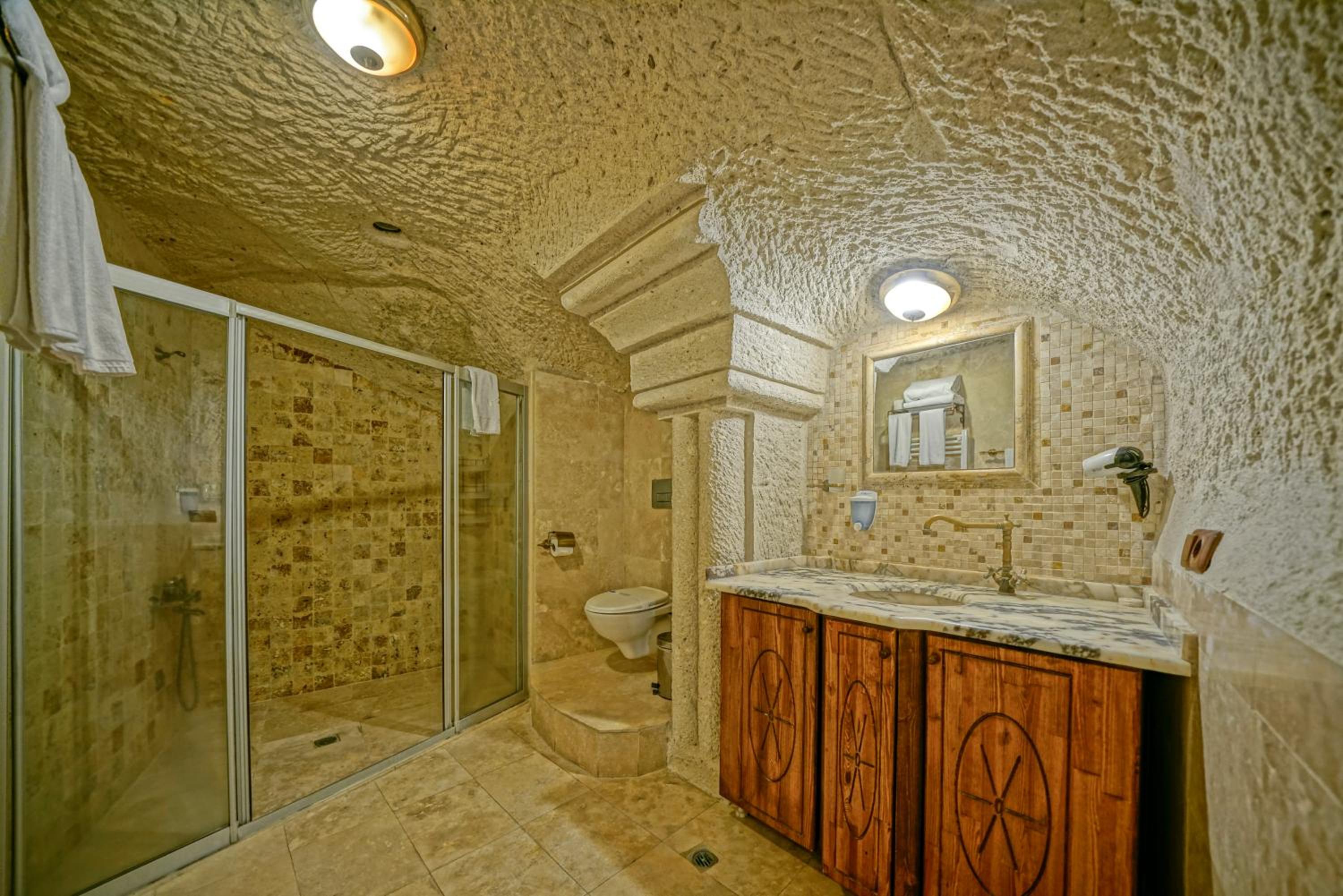 Elysee Cave House - Image 21