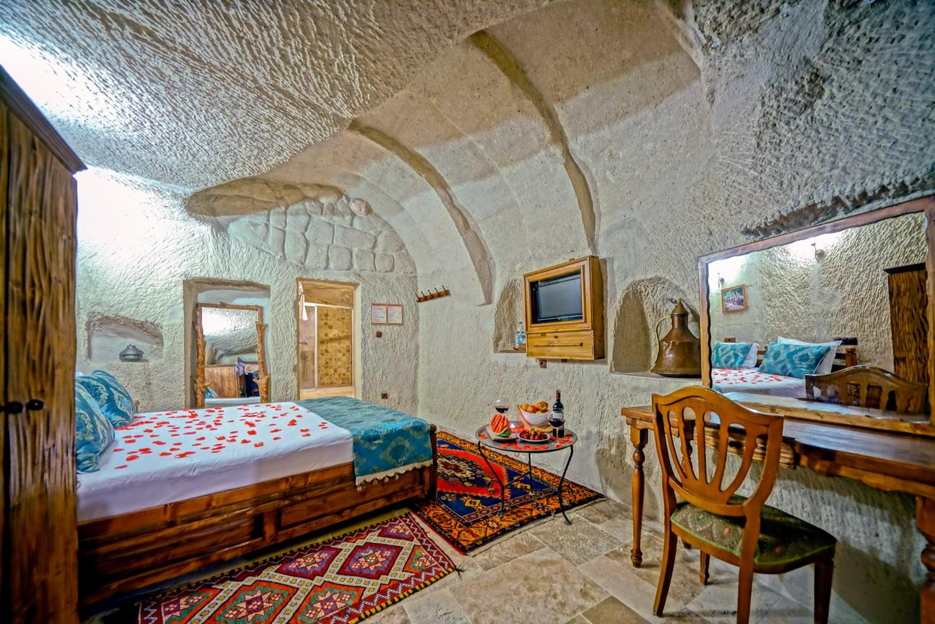 Elysee Cave House - Image 122