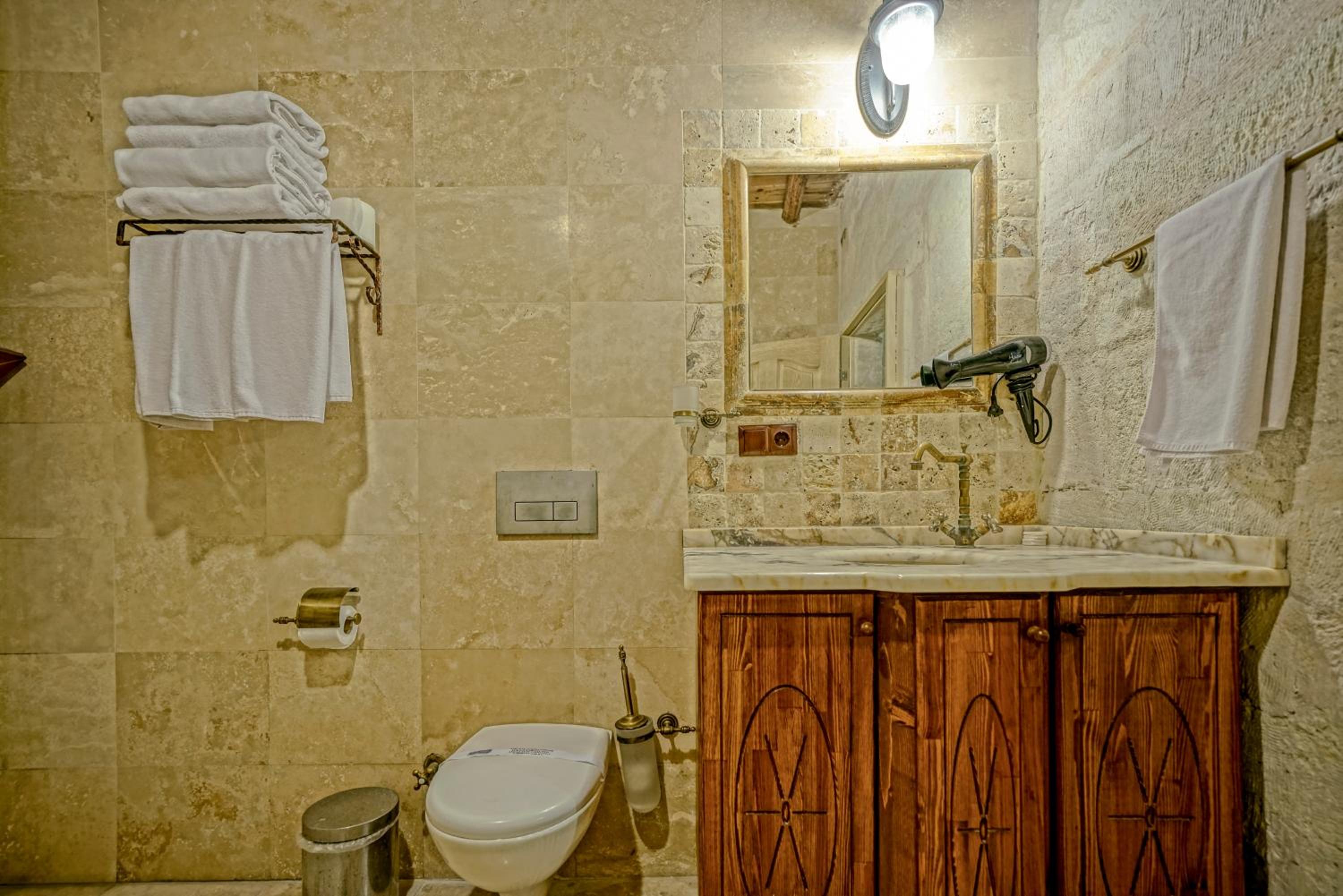 Elysee Cave House - Image 132