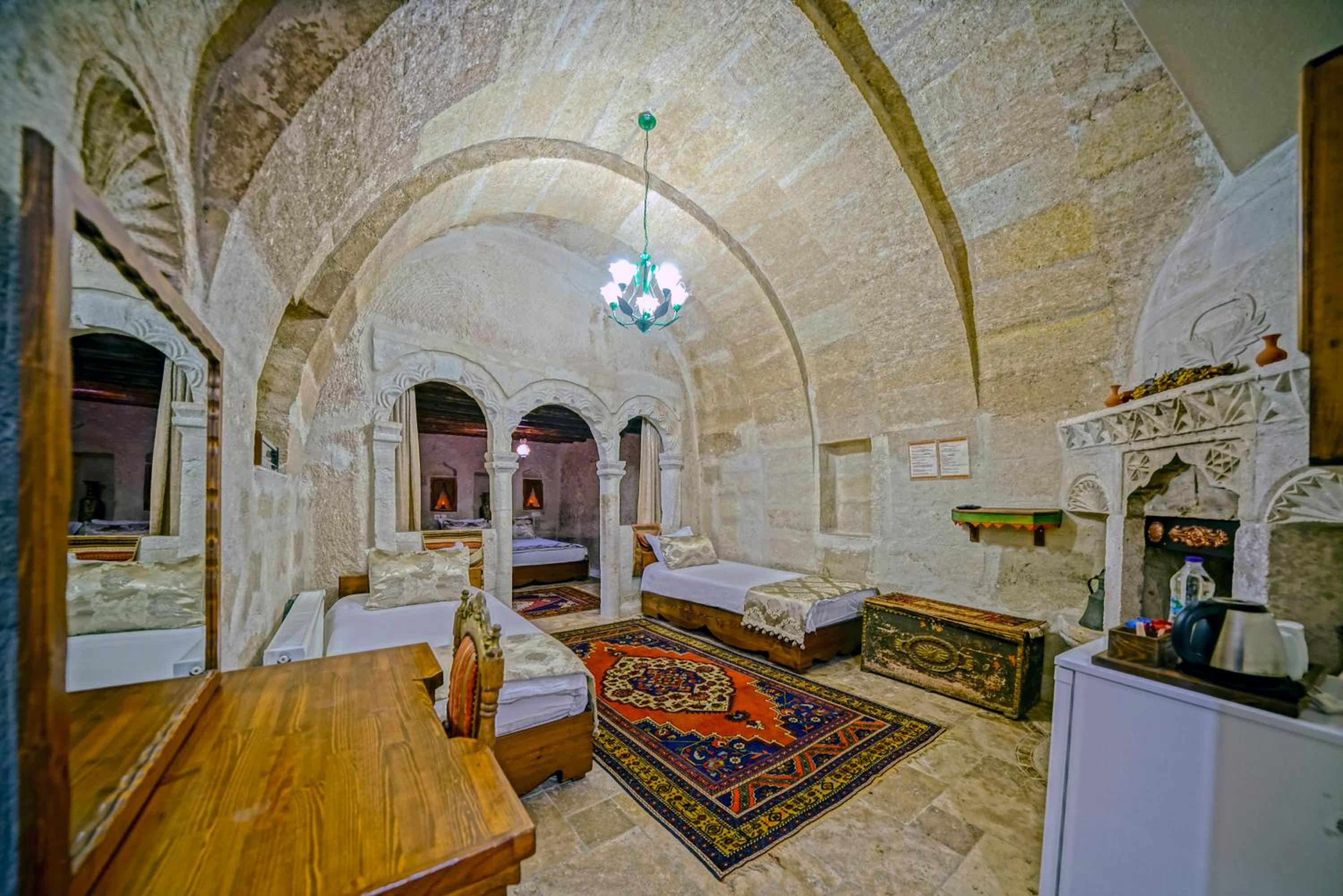 Elysee Cave House - Image 39