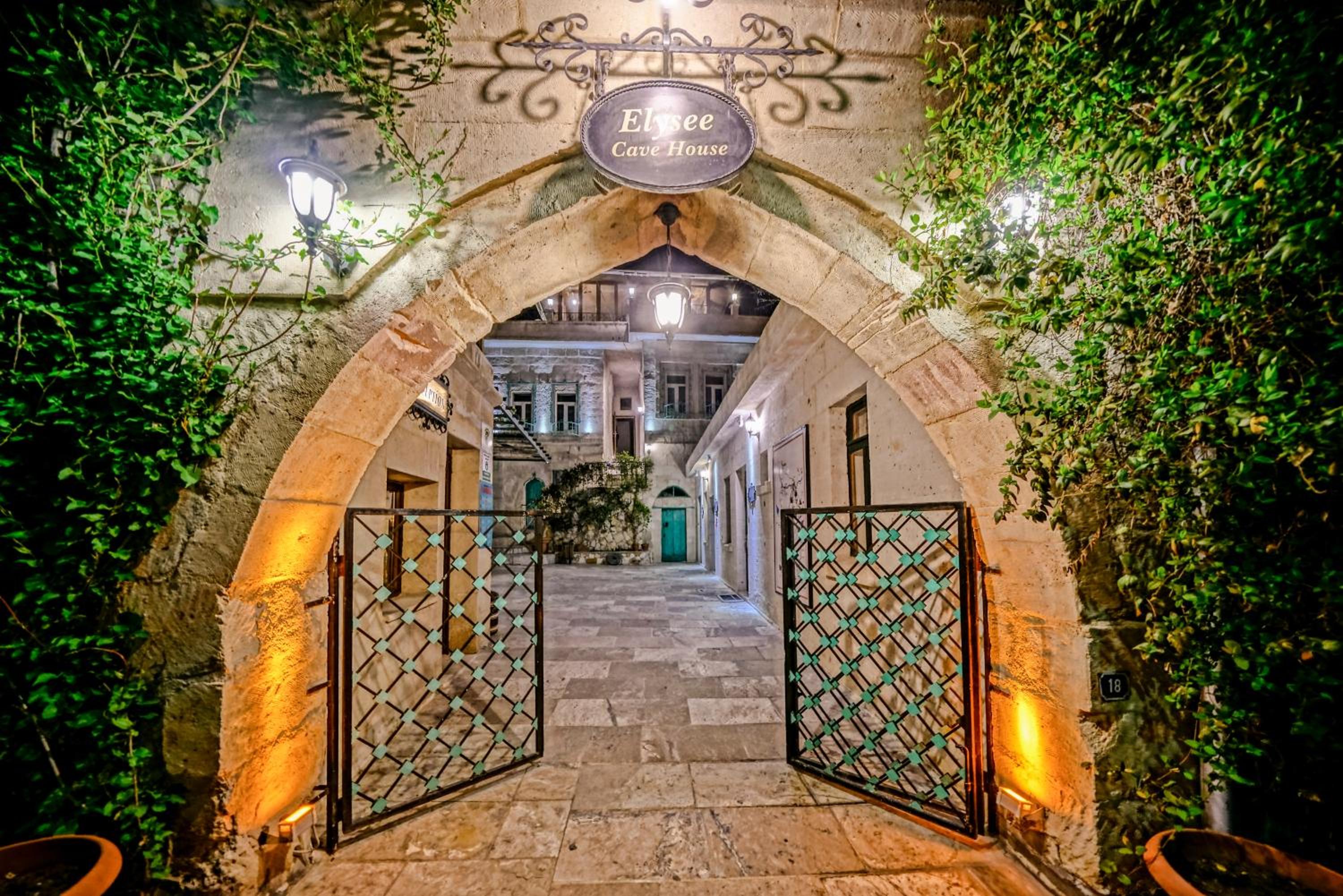 Elysee Cave House - Image 102