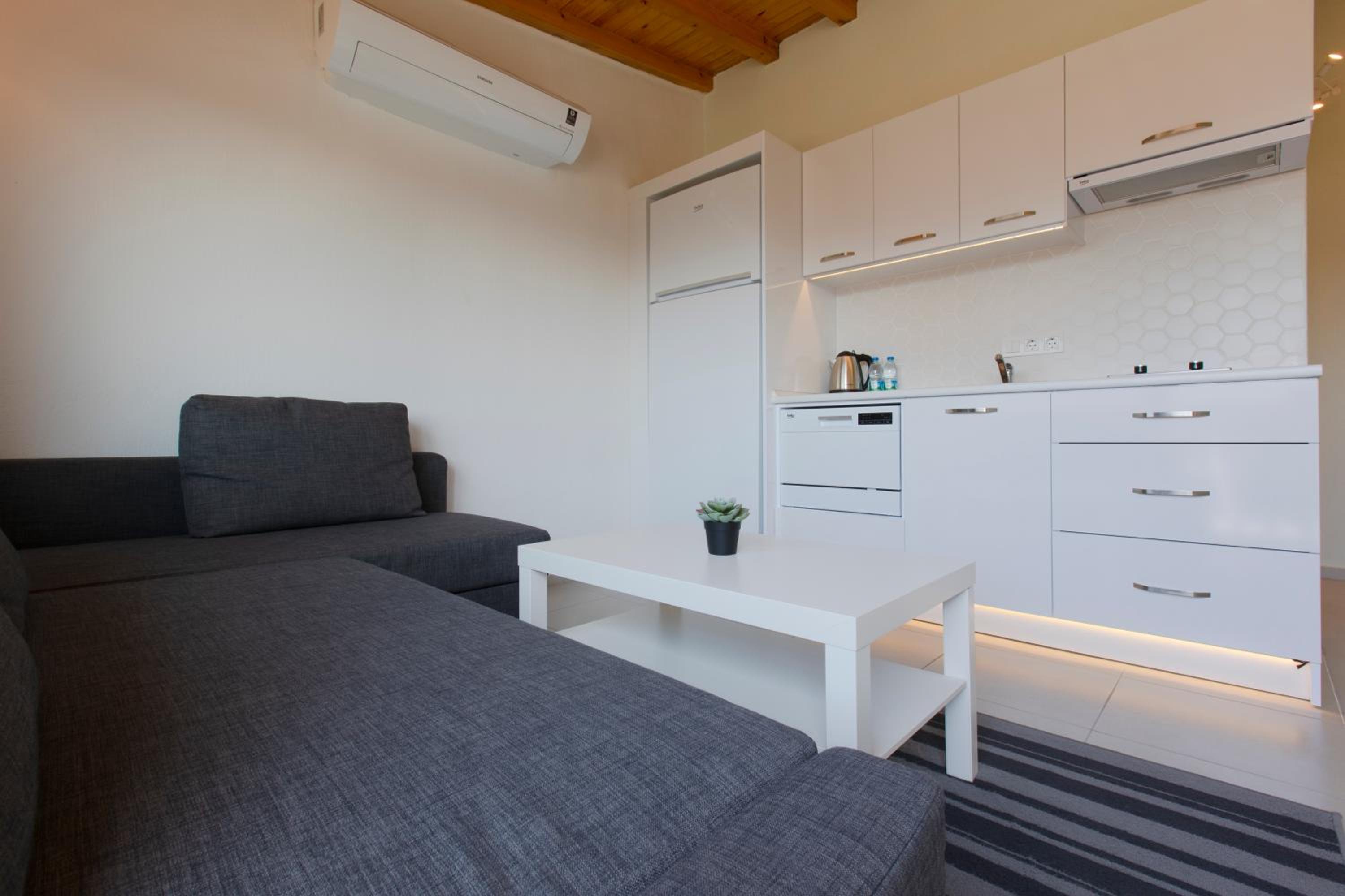 AEGEAN Apartments - Marina & Chios Island View - Image 26