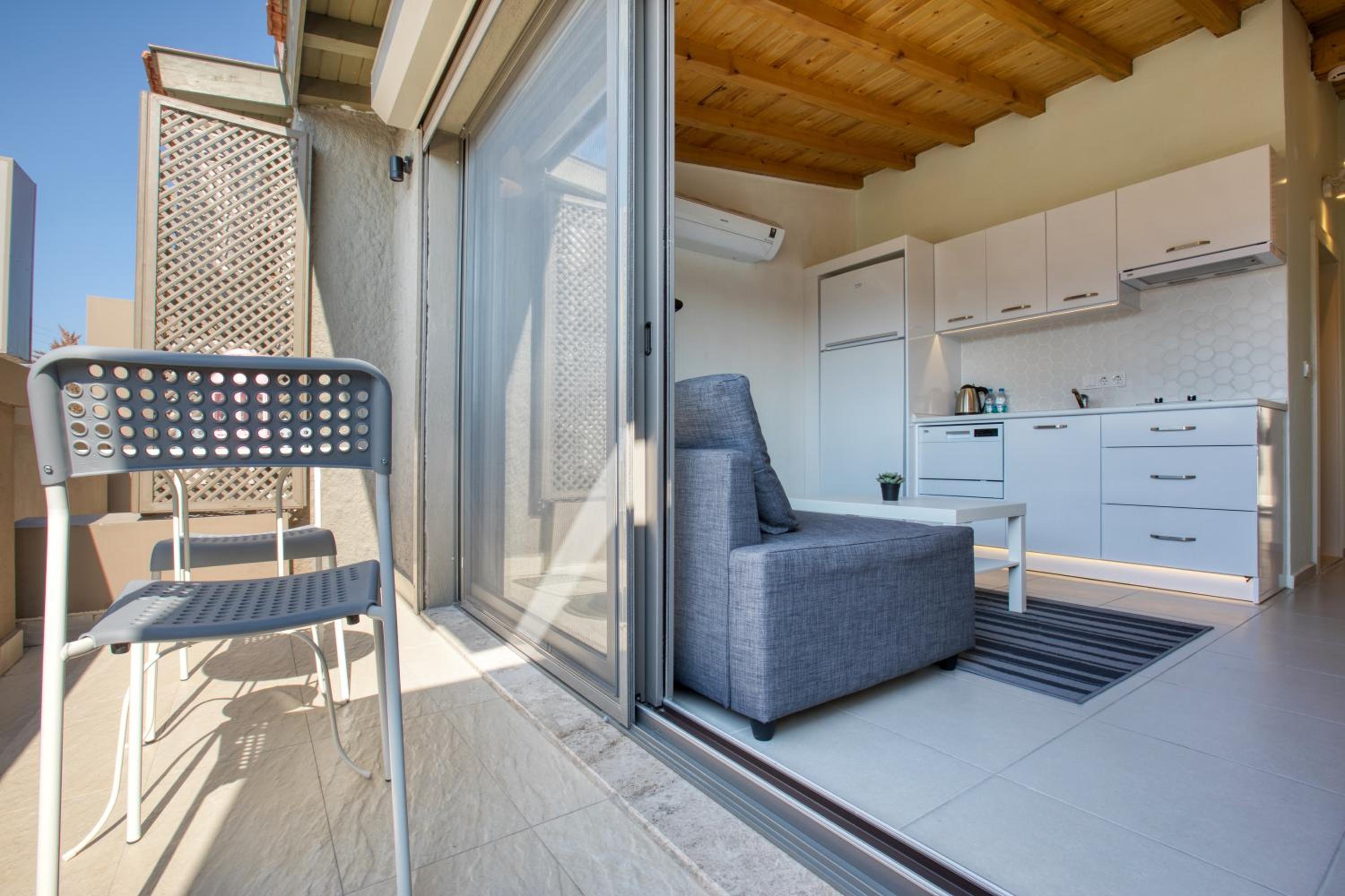AEGEAN Apartments - Marina & Chios Island View - Image 27