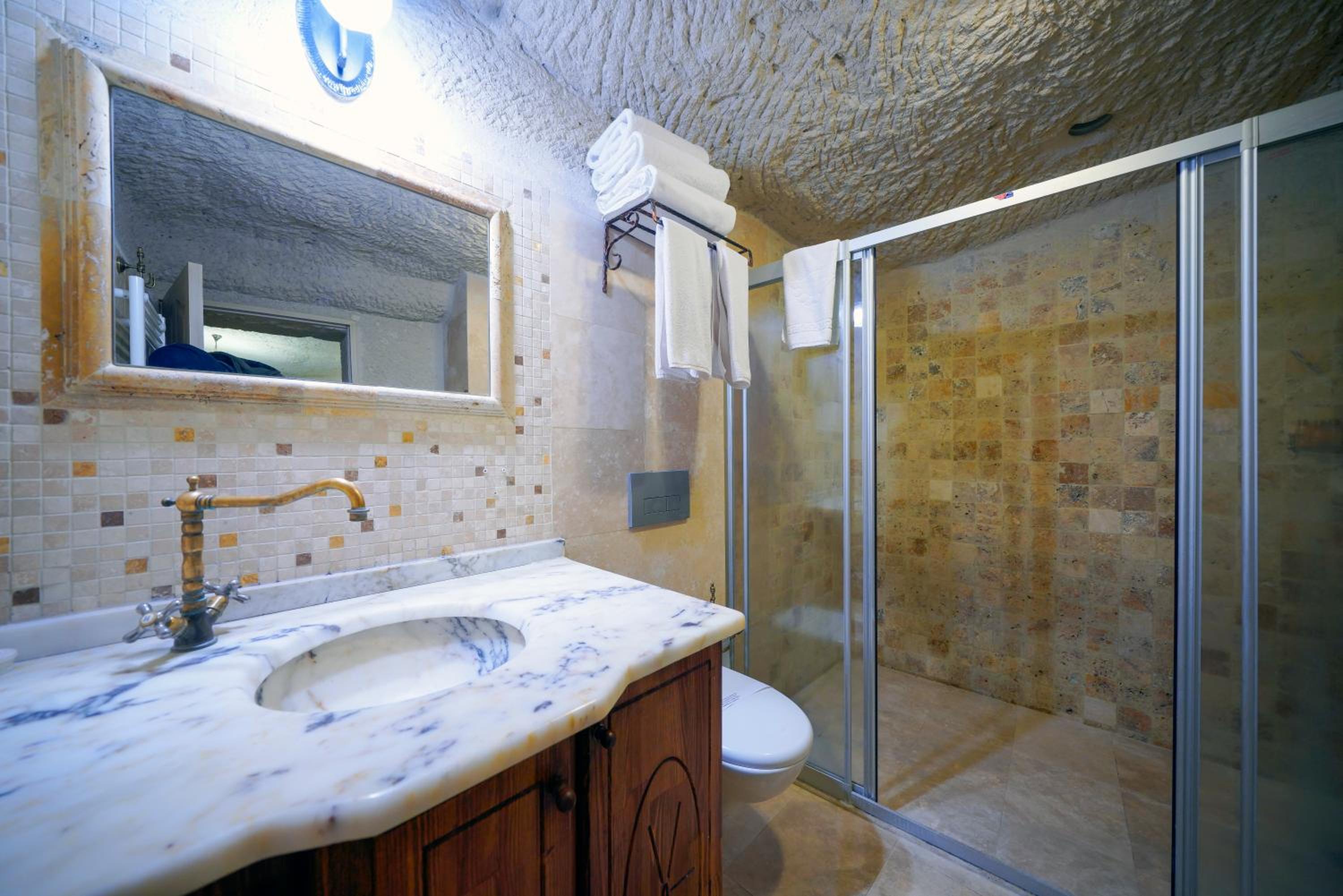 Elysee Cave House - Image 145