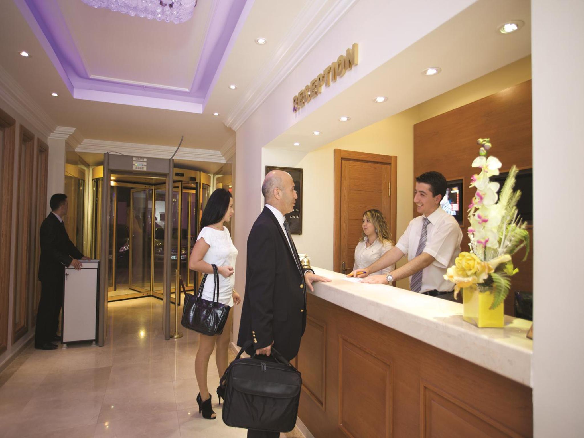 The City Hotel - Image 5