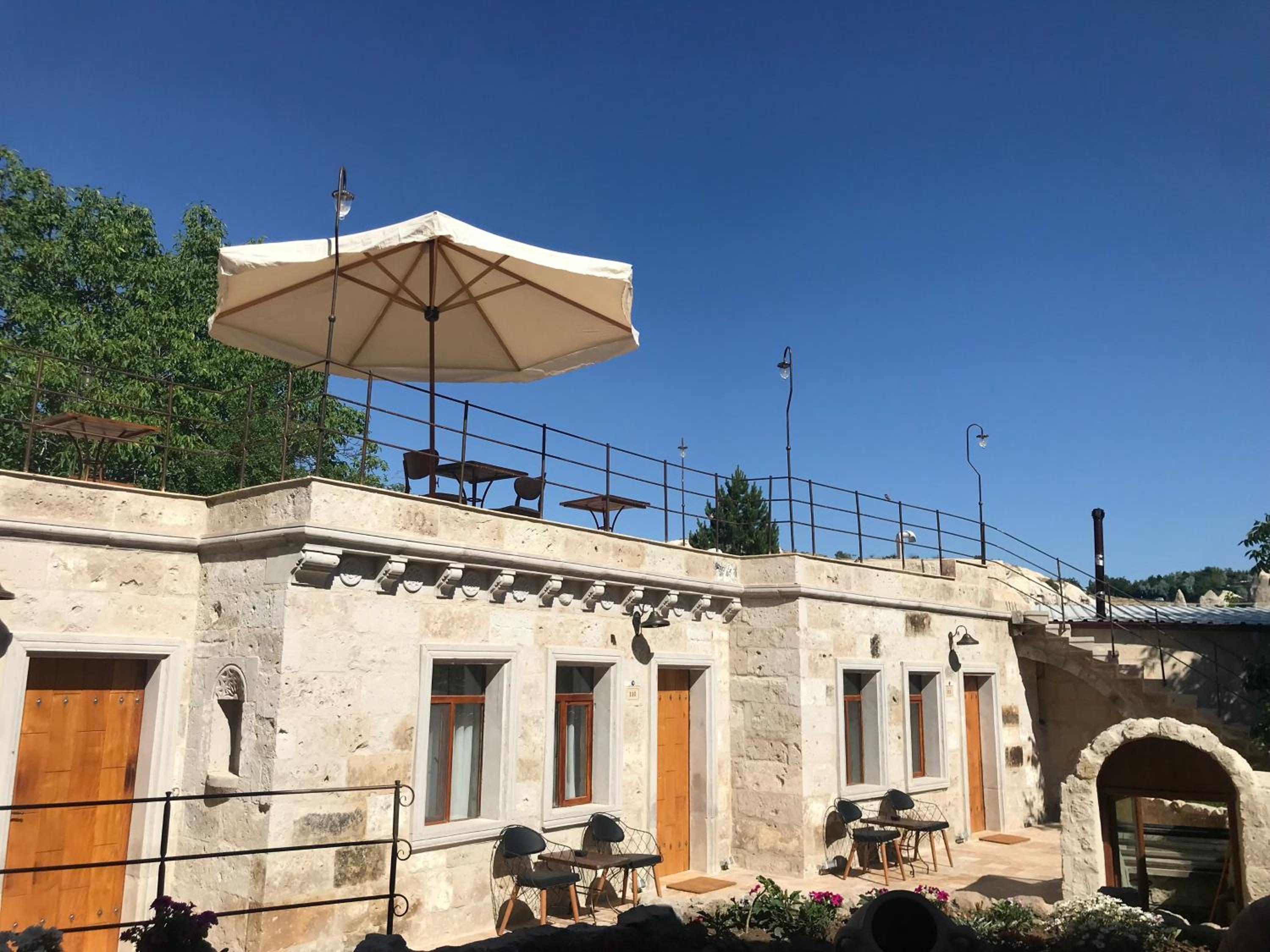 Sarnich Cave Suites - Image 41