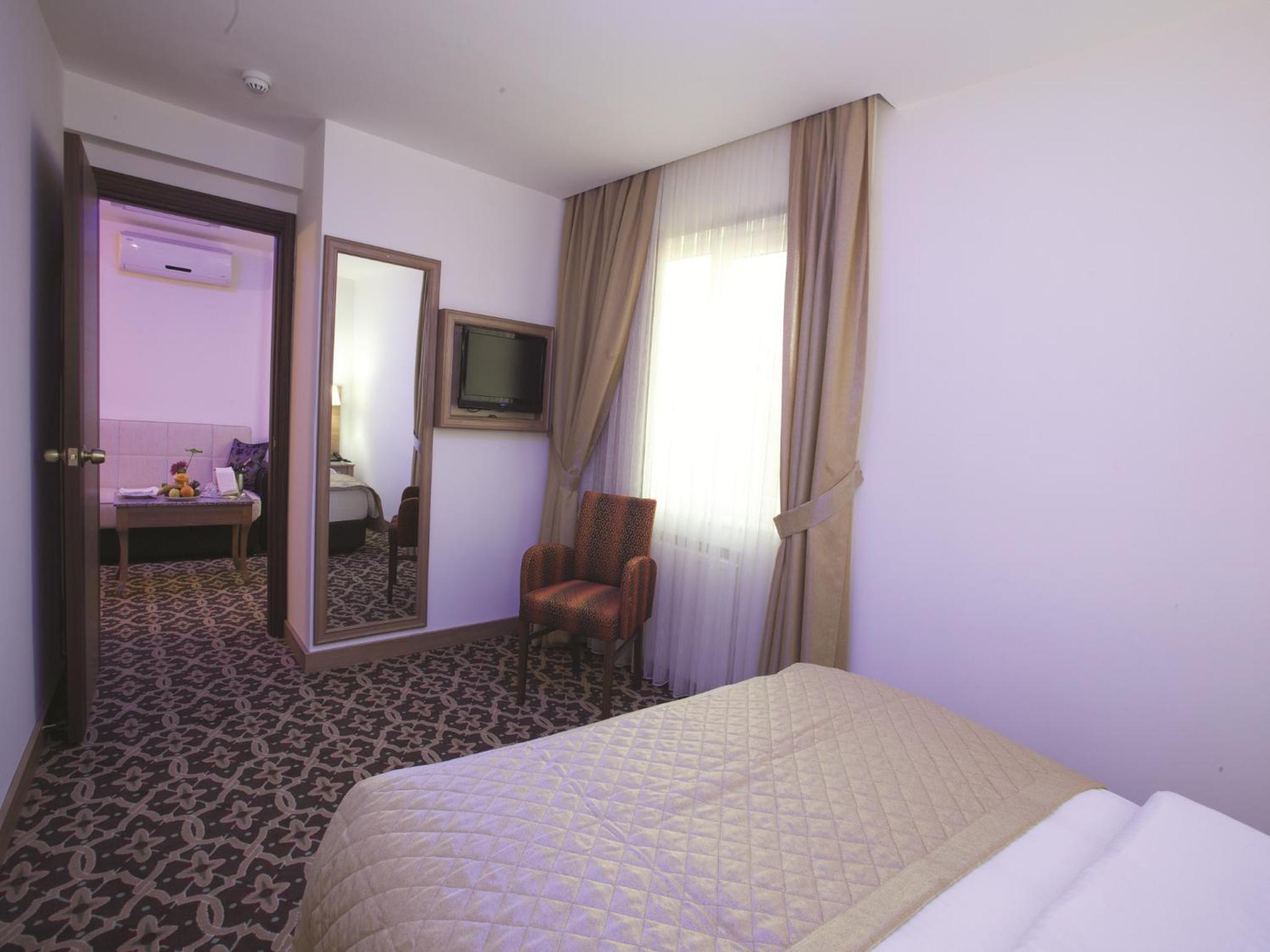 The City Hotel - Image 20