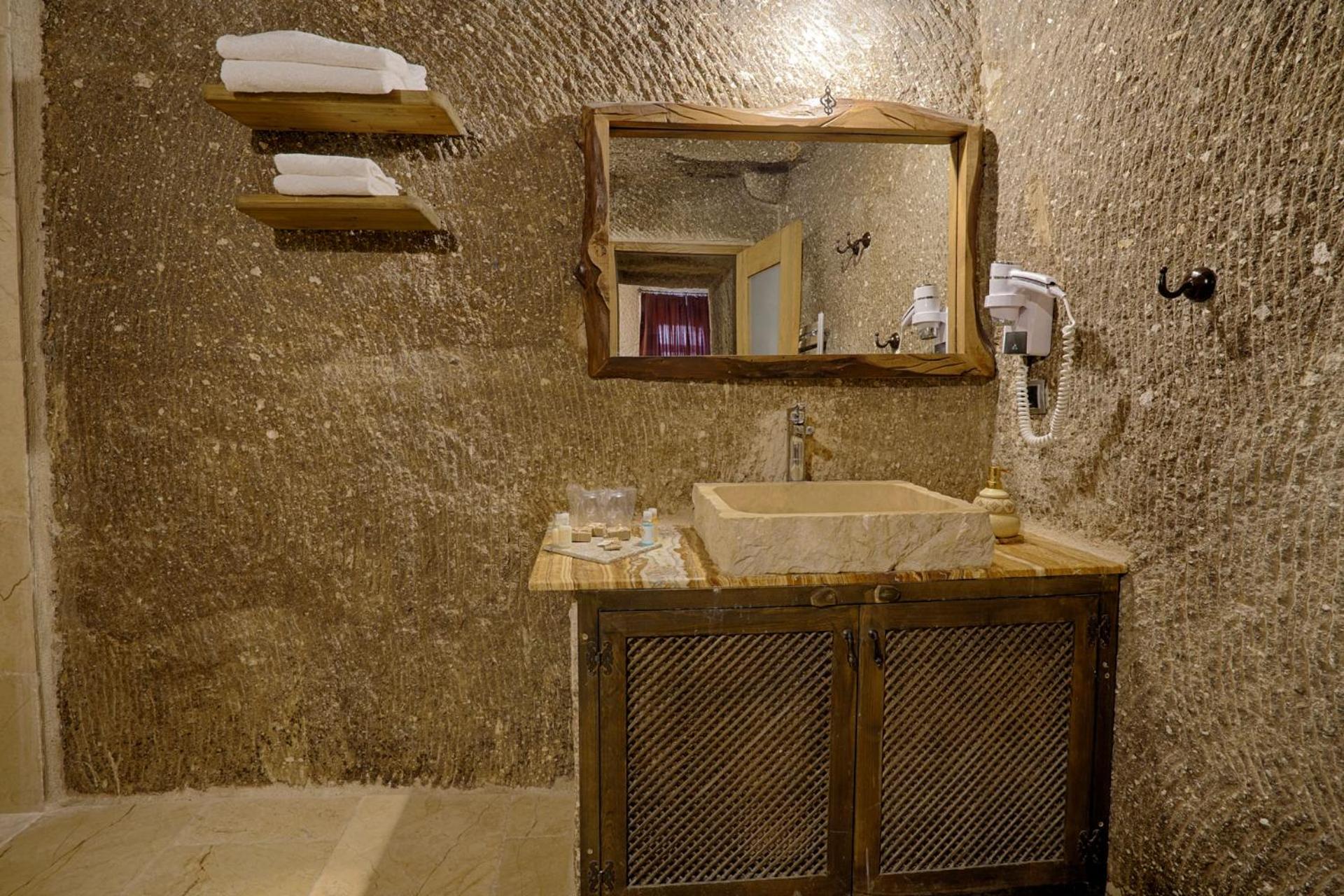 Hera Cave Suites - Image 153
