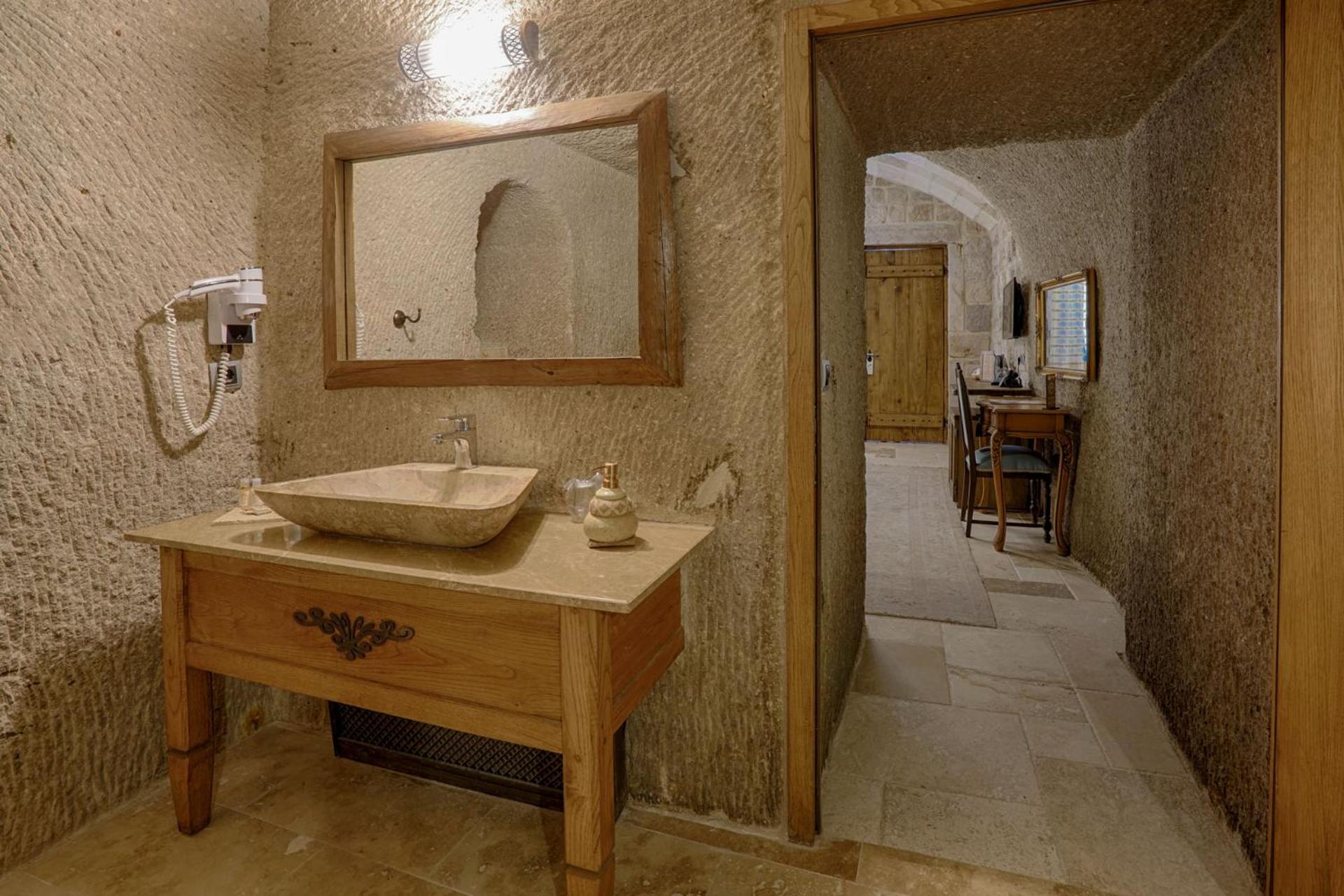 Hera Cave Suites - Image 161