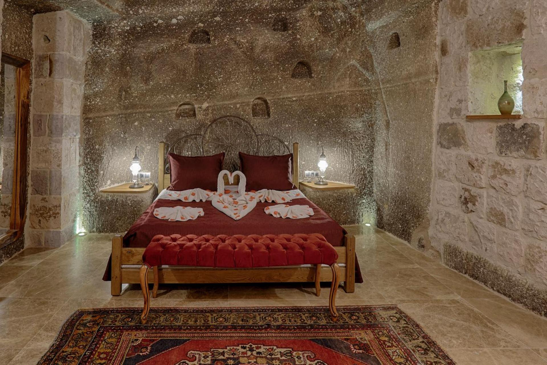 Hera Cave Suites - Image 197