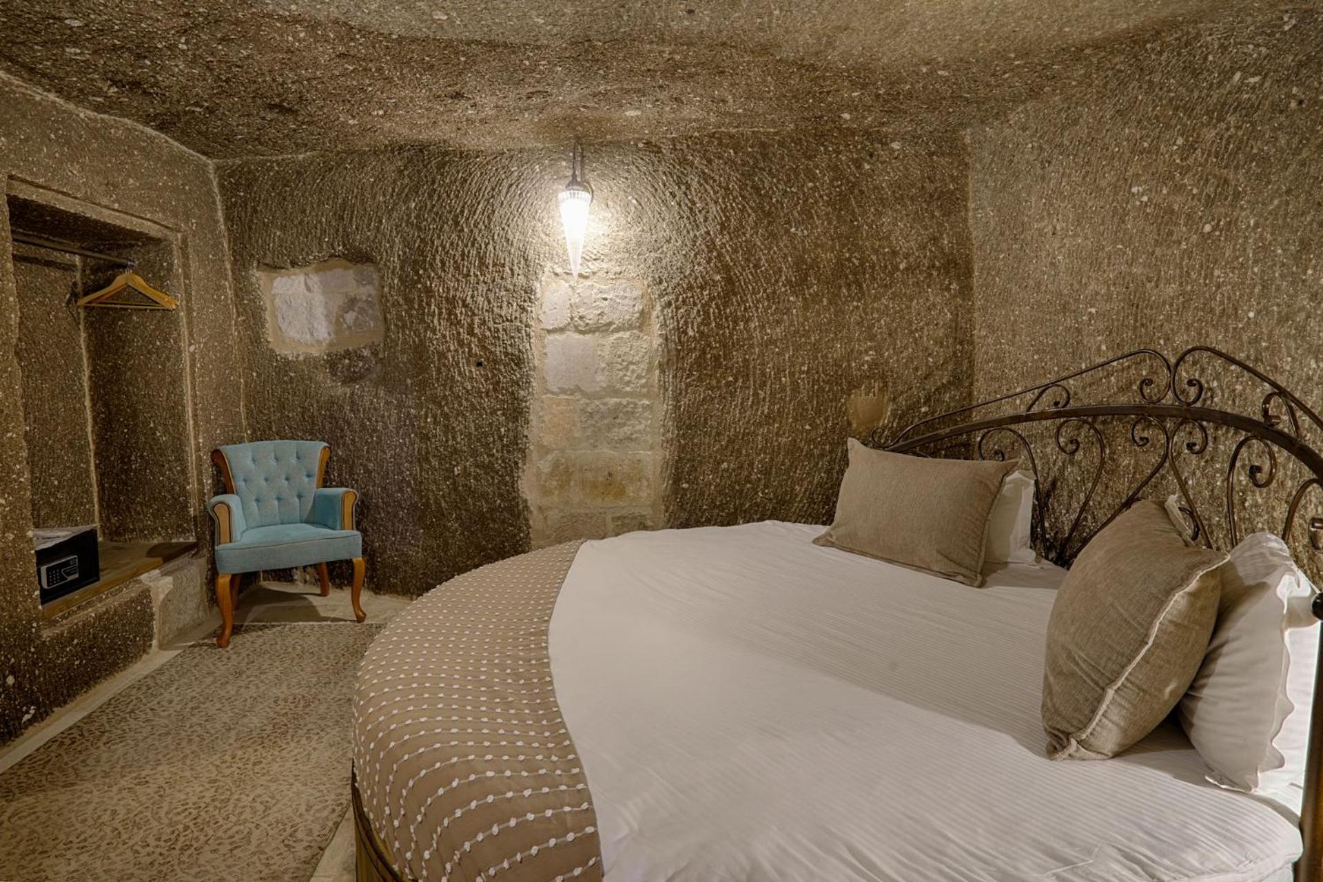 Hera Cave Suites - Image 176