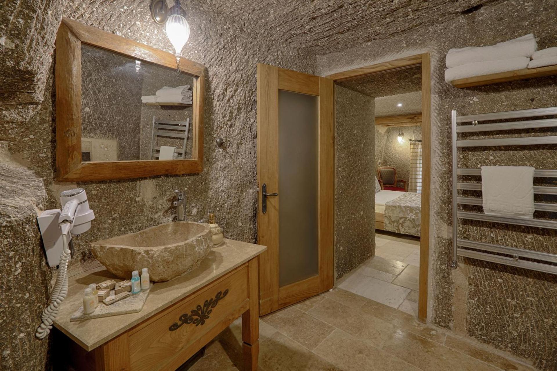 Hera Cave Suites - Image 15