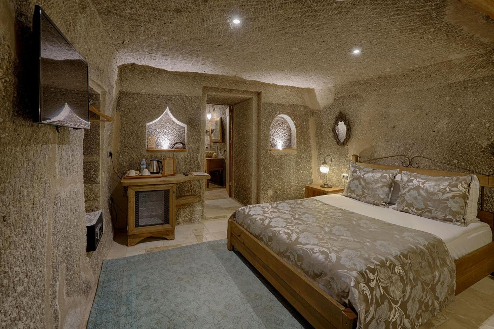 Hera Cave Suites - Image 18