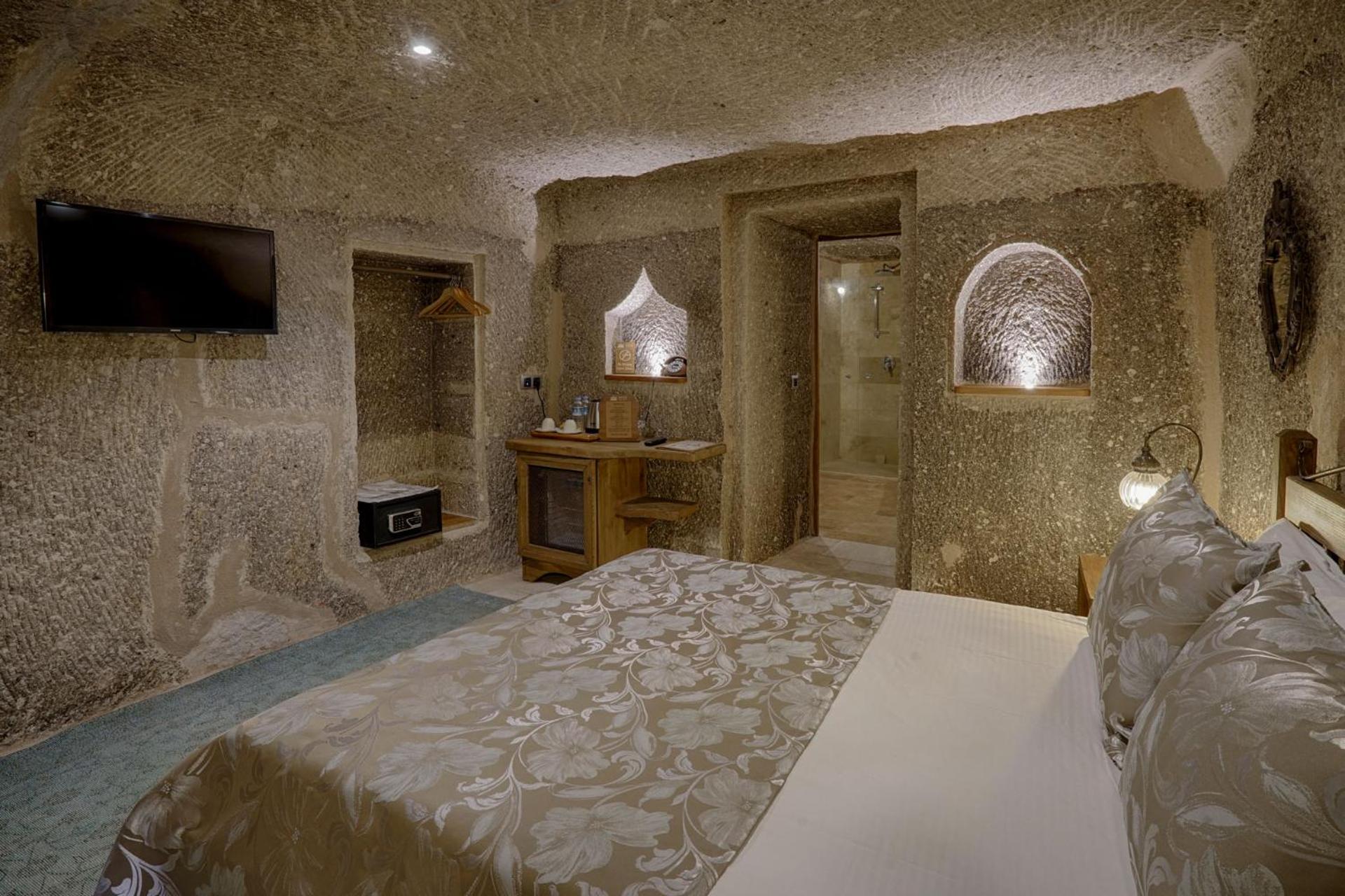 Hera Cave Suites - Image 19