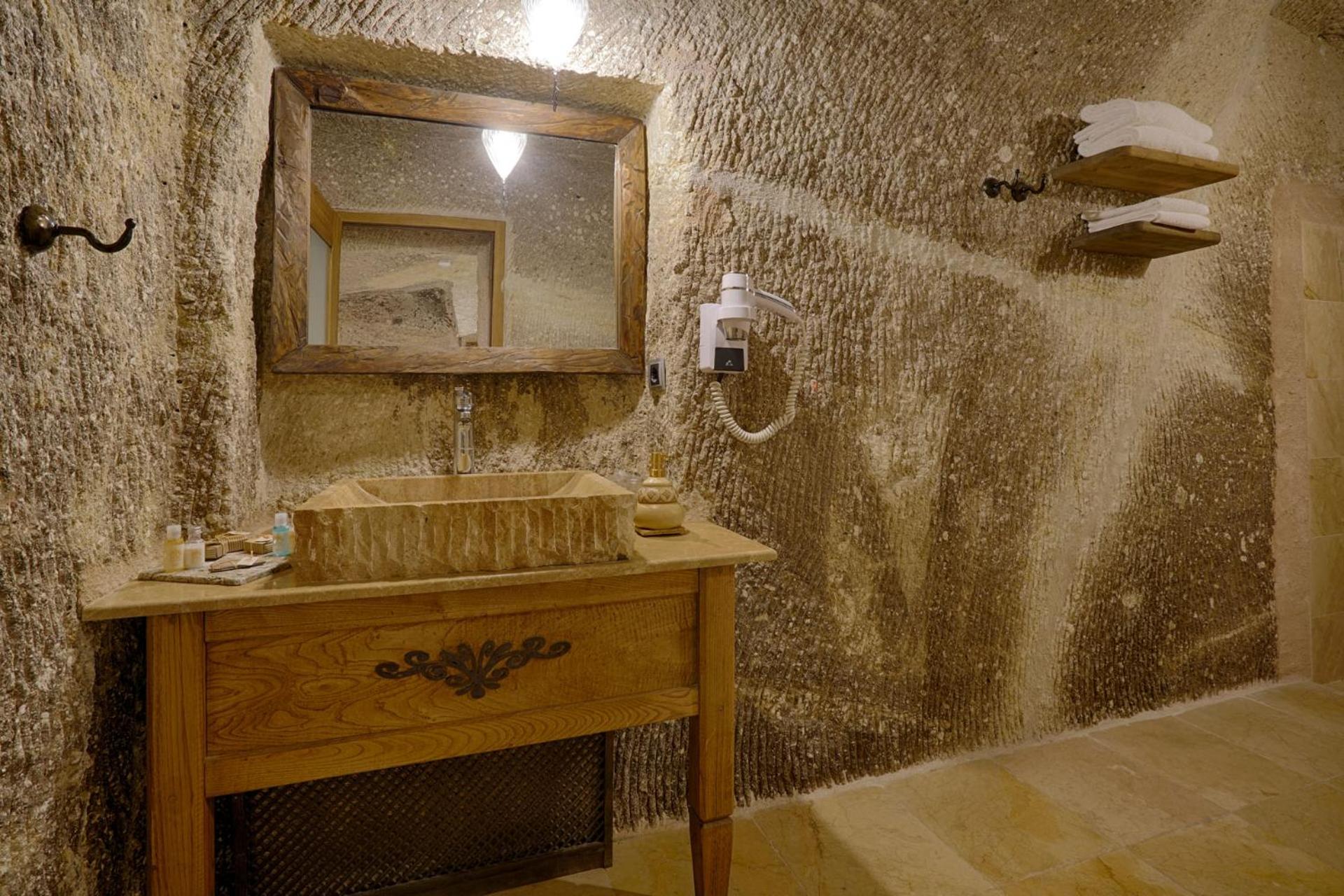 Hera Cave Suites - Image 7