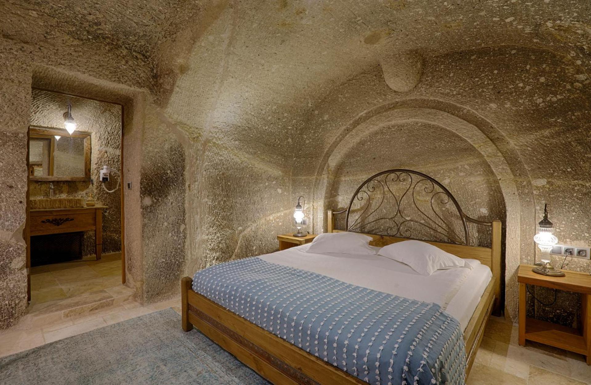 Hera Cave Suites - Image 12